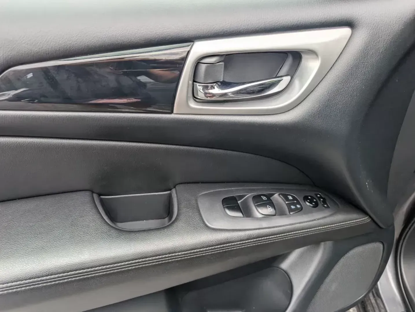 2019 /Charcoal Nissan Pathfinder SV (5N1DR2MM4KC) with an Regular Unleaded V-6 3.5 L/213 engine, 1-Speed CVT w/OD transmission, located at 7000 Northlake Connector, Columbus, GA, 31904, (706) 987-8085, 32.524975, -84.978134 - **Discover Adventure with the 2019 Nissan Pathfinder SV at Gils Auto - Columbus #2!** <br /> <br /> Are you ready to embark on unforgettable family road trips or weekend adventures? The 2019 Nissan Pathfinder SV is your perfect companion, combining spaciousness, comfort, and advanced technology to e - Photo#8