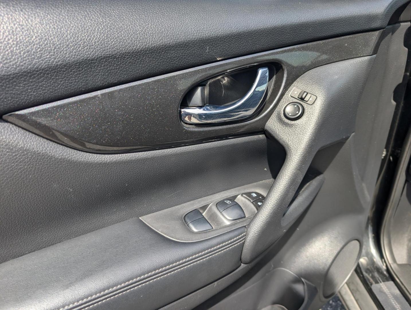 2019 /Charcoal Nissan Rogue SV (KNMAT2MT6KP) with an Regular Unleaded I-4 2.5 L/152 engine, 1-Speed CVT w/OD transmission, located at 3959 U.S. 80 W, Phenix City, AL, 36870, (334) 297-4885, 32.469296, -85.135185 - 2019 Nissan Rogue SV - Photo#8