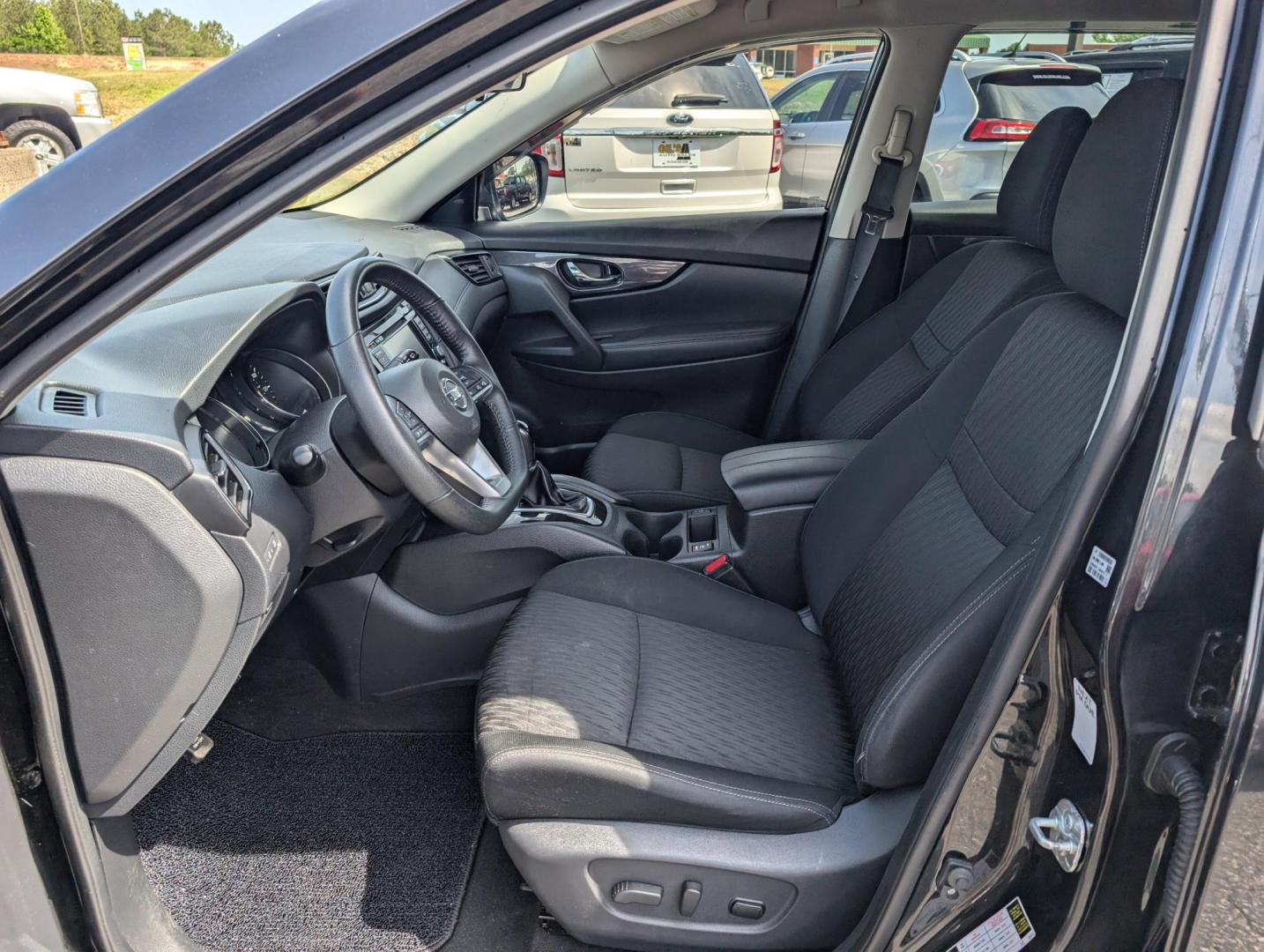 2019 /Charcoal Nissan Rogue SV (KNMAT2MT6KP) with an Regular Unleaded I-4 2.5 L/152 engine, 1-Speed CVT w/OD transmission, located at 3959 U.S. 80 W, Phenix City, AL, 36870, (334) 297-4885, 32.469296, -85.135185 - 2019 Nissan Rogue SV - Photo#9