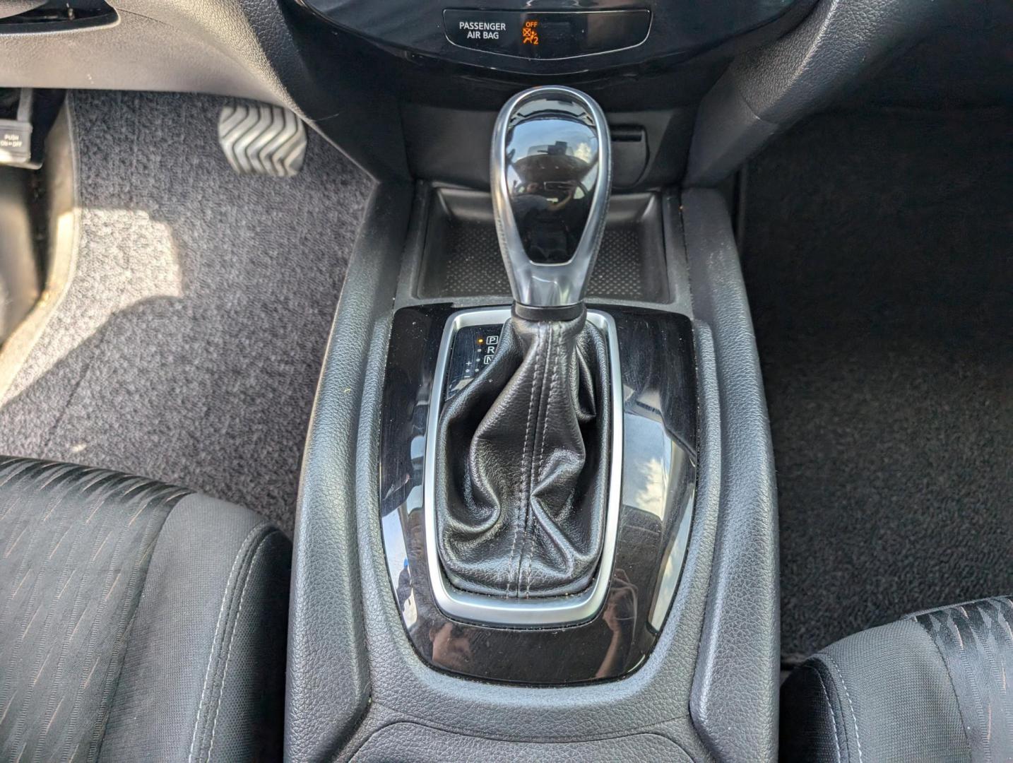 2019 /Charcoal Nissan Rogue SV (KNMAT2MT6KP) with an Regular Unleaded I-4 2.5 L/152 engine, 1-Speed CVT w/OD transmission, located at 3959 U.S. 80 W, Phenix City, AL, 36870, (334) 297-4885, 32.469296, -85.135185 - 2019 Nissan Rogue SV - Photo#13