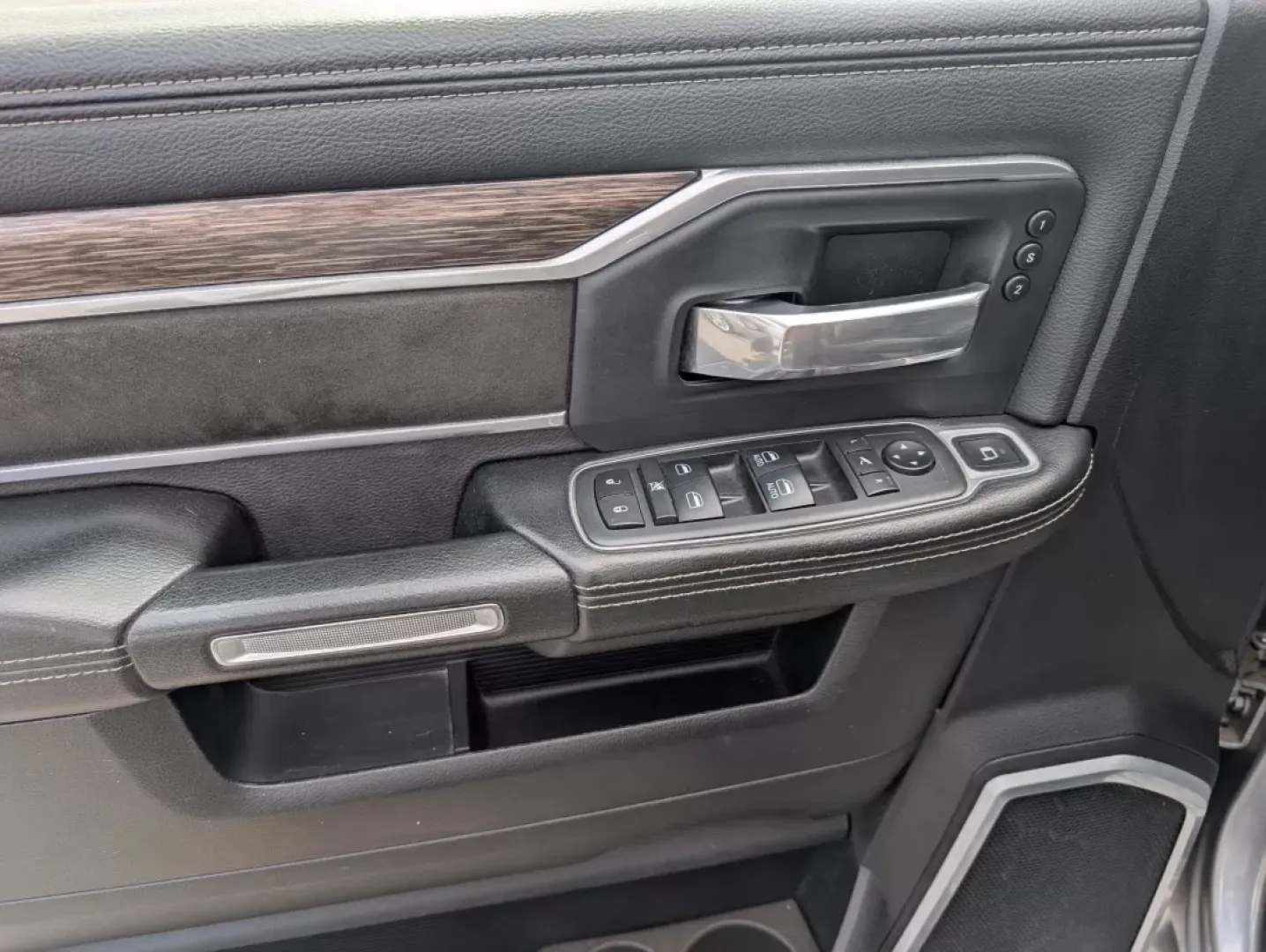 2019 /Black Ram 2500 Laramie (3C6UR5FJ2KG) with an Other engine, located at 7000 Northlake Connector, Columbus, GA, 31904, (706) 987-8085, 32.524975, -84.978134 - **Unleash Your Adventures with the 2019 Ram 2500 Laramie Crew Cab Pickup!**<br /> <br /> Are you ready to elevate your weekend adventures or tackle your daily commutes with confidence? The 2019 Ram 2500 Laramie Crew Cab Pickup is the perfect blend of power, comfort, and technology, making it an idea - Photo#8