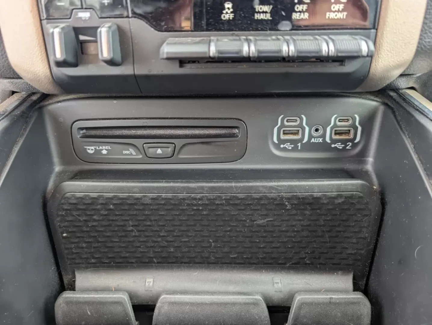 2019 /Black Ram 2500 Laramie (3C6UR5FJ2KG) with an Other engine, located at 7000 Northlake Connector, Columbus, GA, 31904, (706) 987-8085, 32.524975, -84.978134 - **Unleash Your Adventures with the 2019 Ram 2500 Laramie Crew Cab Pickup!**<br /> <br /> Are you ready to elevate your weekend adventures or tackle your daily commutes with confidence? The 2019 Ram 2500 Laramie Crew Cab Pickup is the perfect blend of power, comfort, and technology, making it an idea - Photo#15