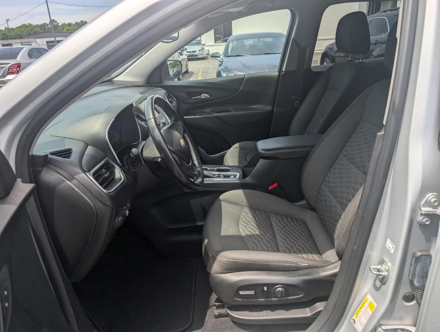 2020 /Jet Black Chevrolet Equinox LT (2GNAXJEVXL6) with an Turbocharged Gas I4 1.5L/92 engine, 6-Speed Automatic transmission, located at 3959 U.S. 80 W, Phenix City, AL, 36870, (334) 297-4885, 32.469296, -85.135185 - 2020 Chevrolet Equinox LT - Photo#9