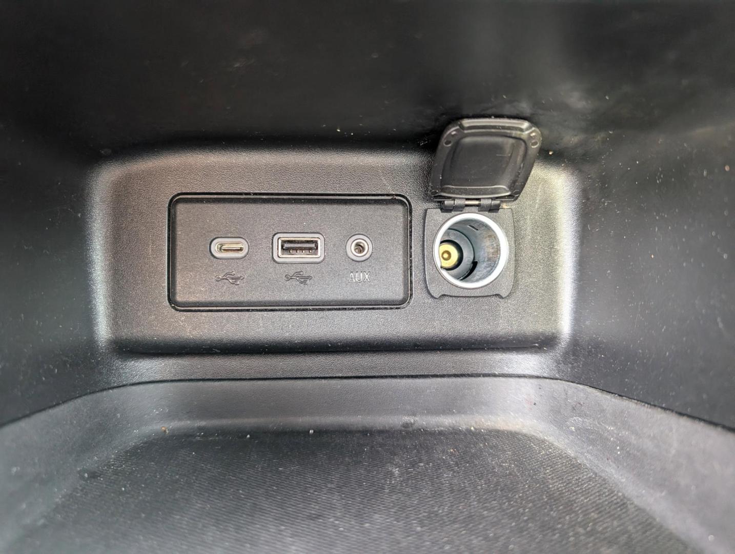 2020 /Jet Black Chevrolet Equinox LT (2GNAXJEVXL6) with an Turbocharged Gas I4 1.5L/92 engine, 6-Speed Automatic transmission, located at 3959 U.S. 80 W, Phenix City, AL, 36870, (334) 297-4885, 32.469296, -85.135185 - 2020 Chevrolet Equinox LT - Photo#13