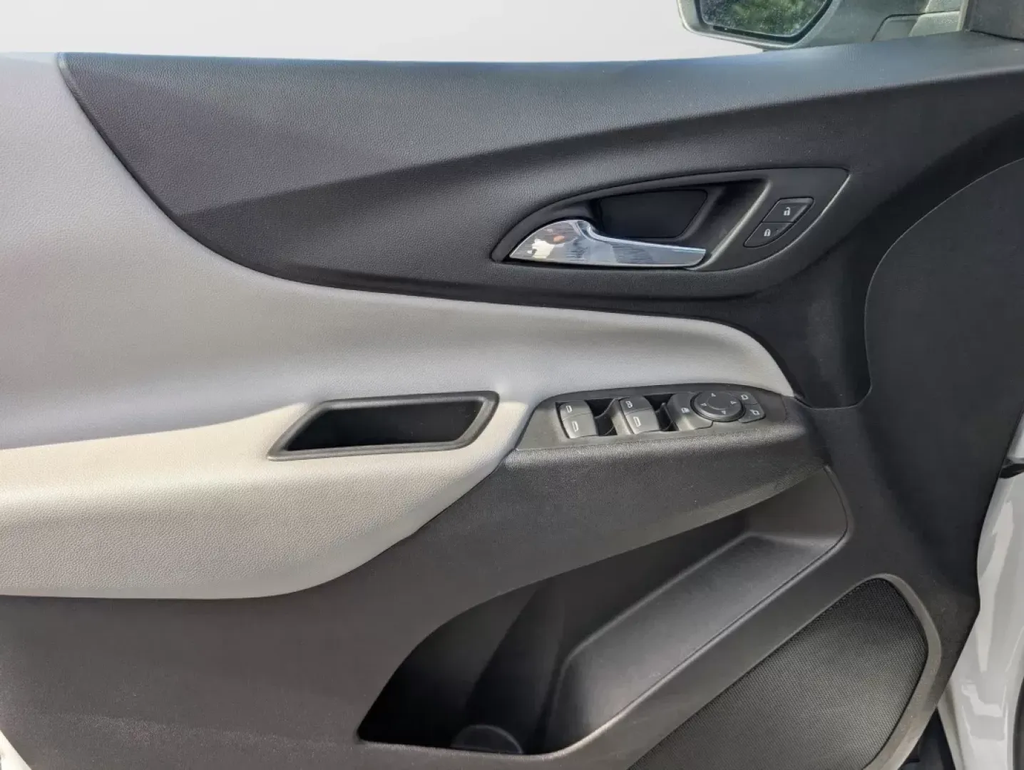 2020 /Medium Ash Gray Chevrolet Equinox LS (3GNAXHEV9LS) with an Other engine, located at 804 22nd Ave, Phenix City, AL, 36870, (334) 297-1860, 32.484749, -85.024475 - **Explore the Open Road with the 2020 Chevrolet Equinox at Gils Auto - Your Trusted Buy Here Pay Here Dealership in Phenix City**<br /> <br /> Are you in search of a versatile SUV that can effortlessly cater to your family's daily needs and weekend adventures? Look no further than this 2020 Chevrole - Photo#15