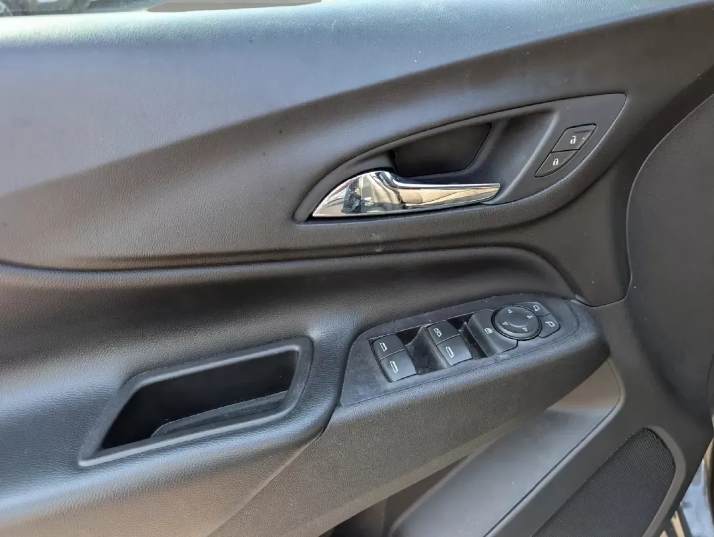 2020 /Jet Black Chevrolet Equinox LT (2GNAXKEV2L6) with an Other engine, located at 5115 14th Ave., Columbus, GA, 31904, (706) 323-0345, 32.511494, -84.971046 - **Explore New Horizons in the 2020 Chevrolet Equinox LT Perfect for Your Next Adventure!**<br /> <br /> Are you ready to elevate your daily commute or embark on weekend getaways? The 2020 Chevrolet Equinox LT is the ultimate SUV for those seeking comfort, versatility, and style. With its spacious i - Photo#8