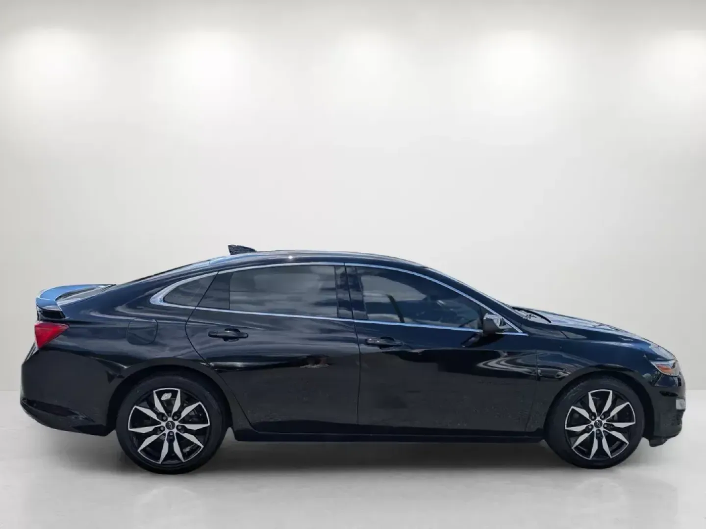 2020 /Jet Black Chevrolet Malibu RS (1G1ZG5ST1LF) with an Turbocharged Gas I4 1.5L/91 engine, 1-Speed Automatic transmission, located at 5115 14th Ave., Columbus, GA, 31904, (706) 323-0345, 32.511494, -84.971046 - 2020 Chevrolet Malibu RS - Photo#3