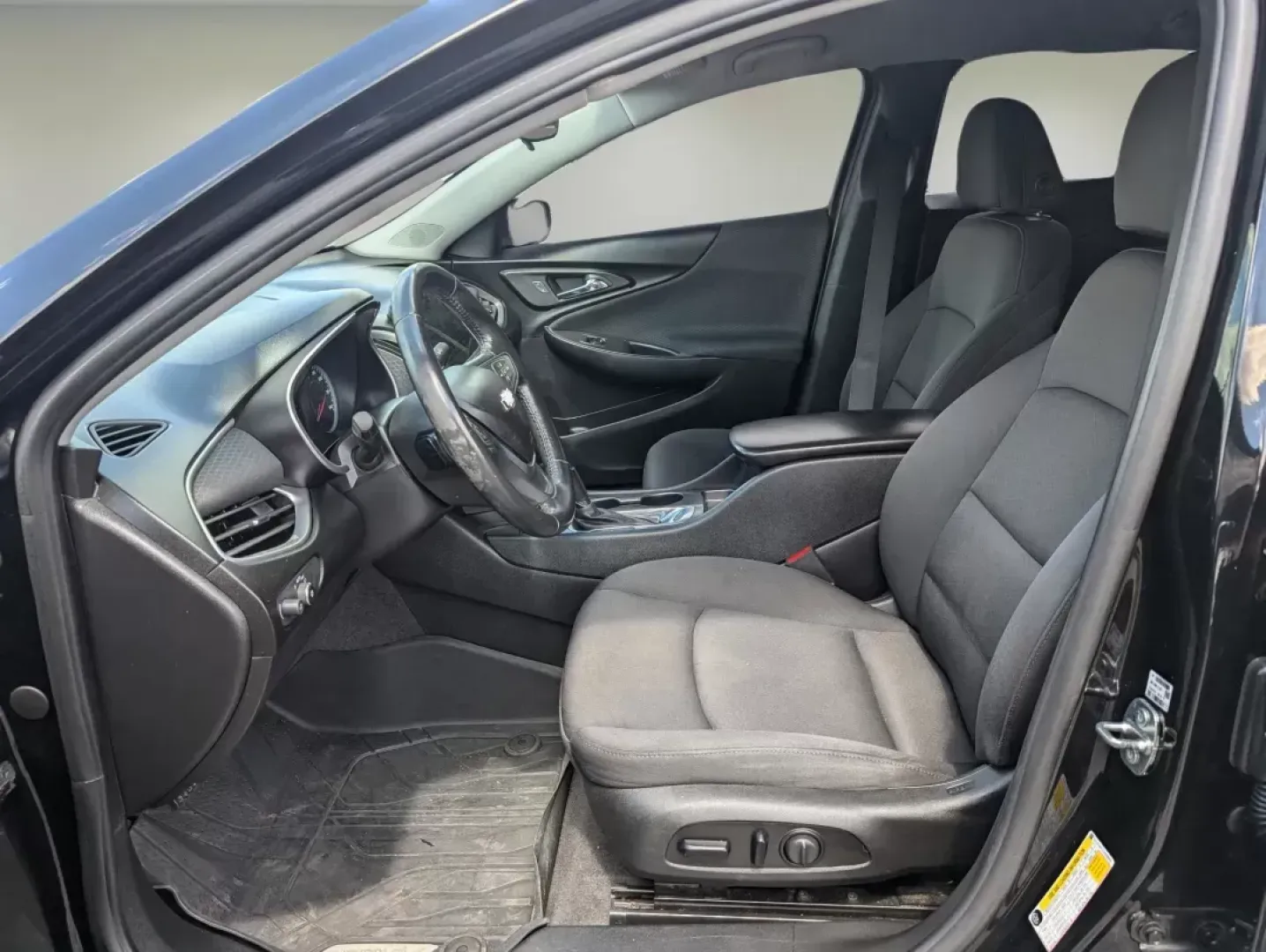 2020 /Jet Black Chevrolet Malibu RS (1G1ZG5ST1LF) with an Turbocharged Gas I4 1.5L/91 engine, 1-Speed Automatic transmission, located at 5115 14th Ave., Columbus, GA, 31904, (706) 323-0345, 32.511494, -84.971046 - 2020 Chevrolet Malibu RS - Photo#9