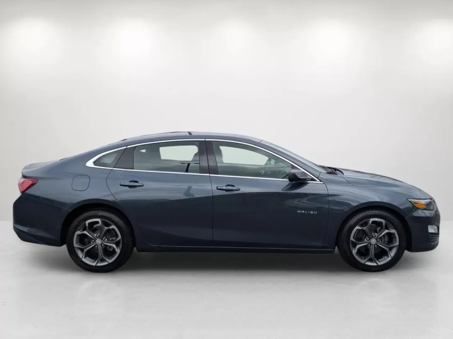 2020 /Jet Black Chevrolet Malibu LT (1G1ZD5ST0LF) with an Other engine, located at 3959 U.S. 80 W, Phenix City, AL, 36870, (334) 297-4885, 32.469296, -85.135185 - Experience the joy of driving with the 2020 Chevrolet Malibu LT, now available at Gils Auto in Phenix City, AL! This stylish sedan is perfect for those who appreciate comfort and efficiency, making it an ideal choice for families on the go, daily commuters, or anyone seeking a reliable vehicle for w - Photo#4