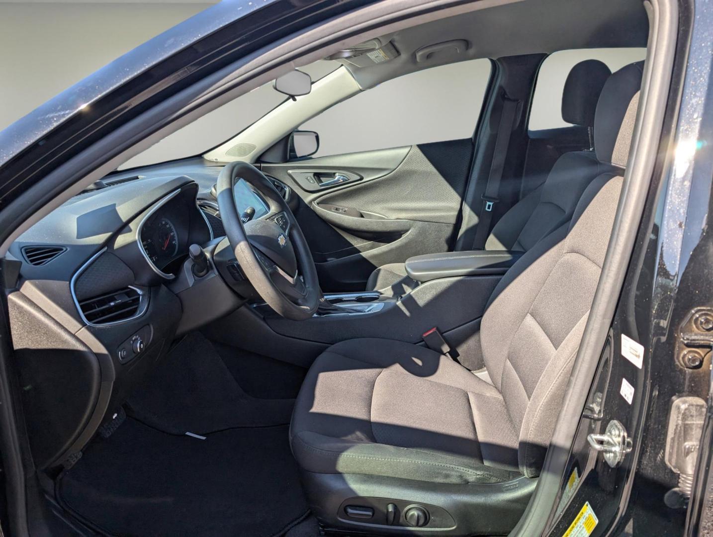 2020 /Jet Black Chevrolet Malibu LT (1G1ZD5ST7LF) with an Turbocharged Gas I4 1.5L/91 engine, 1-Speed Automatic transmission, located at 7000 Northlake Connector, Columbus, GA, 31904, (706) 987-8085, 32.524975, -84.978134 - 2020 Chevrolet Malibu LT - Photo#9