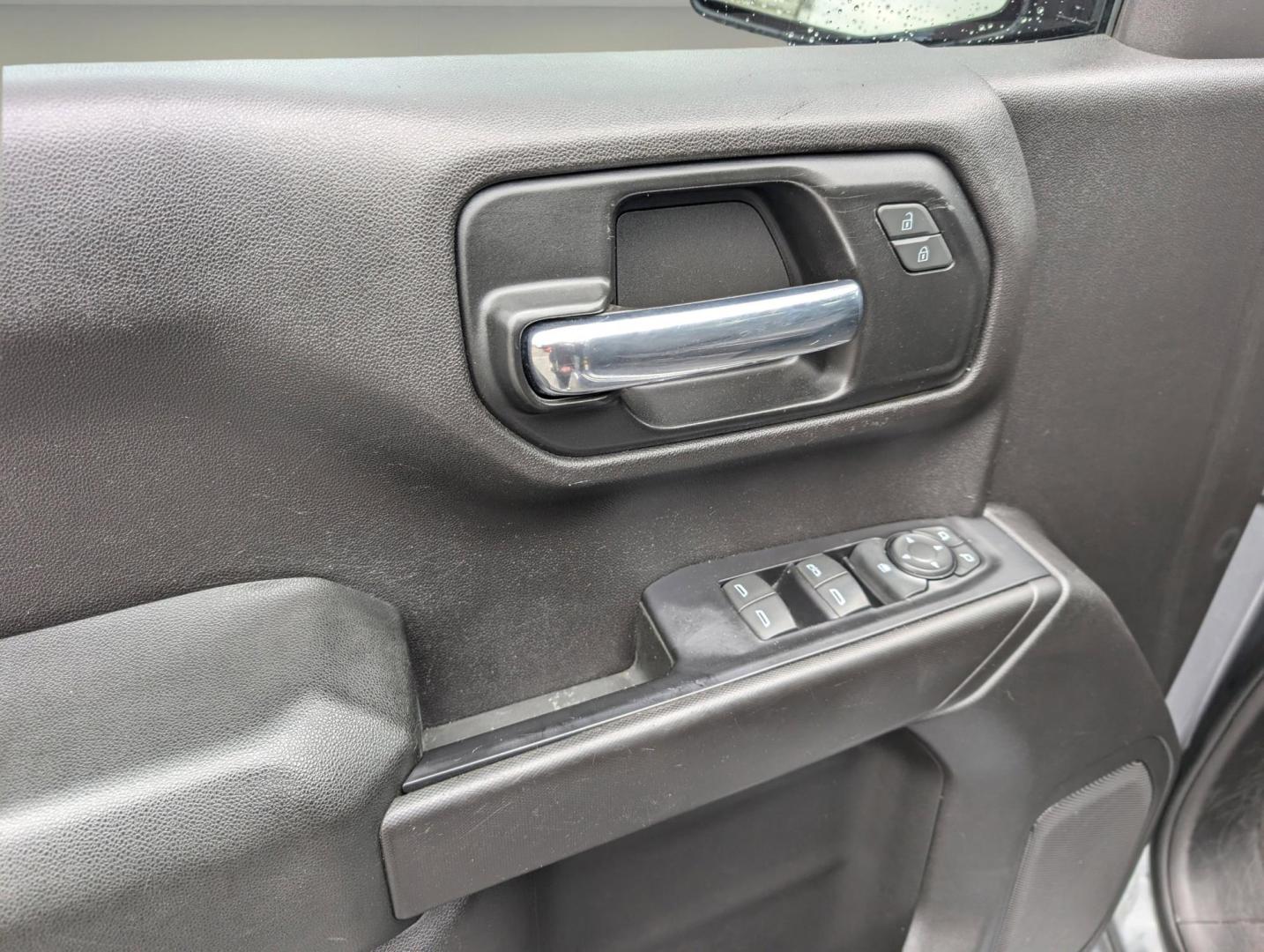 2020 /Jet Black Chevrolet Silverado 1500 Custom (3GCUYBEF5LG) with an Gas V8 5.3L/325 engine, 8-Speed Automatic transmission, located at 7000 Northlake Connector, Columbus, GA, 31904, (706) 987-8085, 32.524975, -84.978134 - 2020 Chevrolet Silverado 1500 Custom - Photo#8