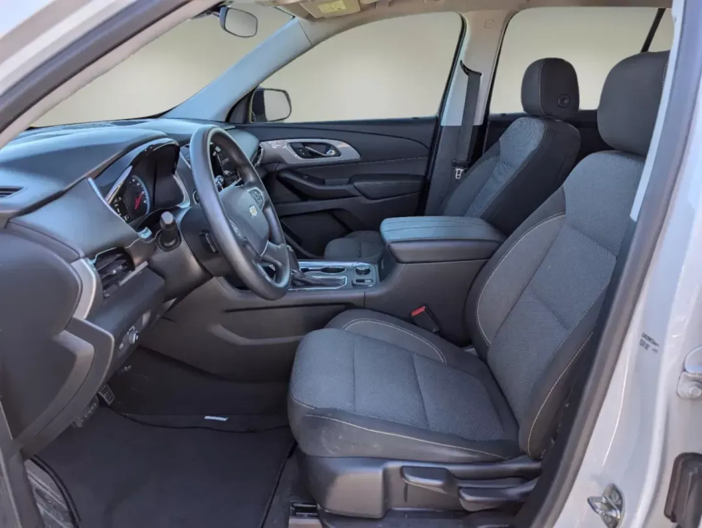 2020 /Jet Black Chevrolet Traverse LS (1GNERFKWXLJ) with an Gas V6 3.6L/217 engine, 9-Speed Automatic transmission, located at 5115 14th Ave., Columbus, GA, 31904, (706) 323-0345, 32.511494, -84.971046 - 2020 Chevrolet Traverse LS - Photo#10