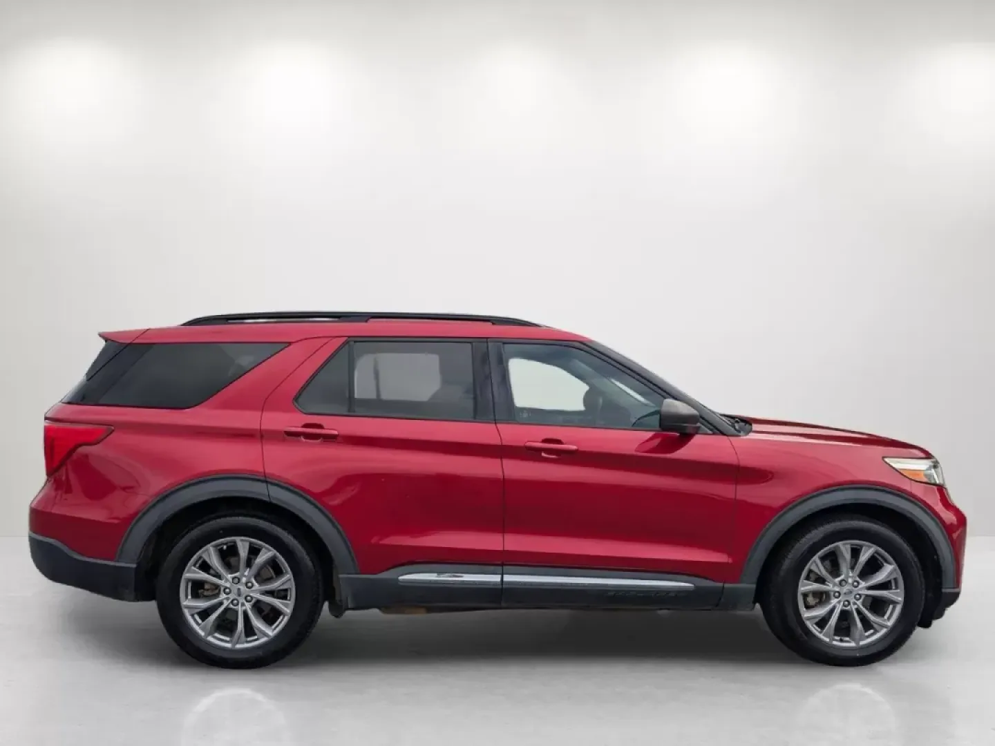 2020 Ford Explorer XLT (1FMSK7DH1LG) with an Other engine, located at 5115 14th Ave., Columbus, GA, 31904, (706) 323-0345, 32.511494, -84.971046 - **Discover Adventure with the 2020 Ford Explorer XLT at Gils Auto in Phenix City, AL!**<br /> <br /> Are you ready to elevate your family adventures and weekend getaways? The 2020 Ford Explorer XLT, a standout SUV, is designed for those who crave versatility and comfort on the road. Whether you're n - Photo#3
