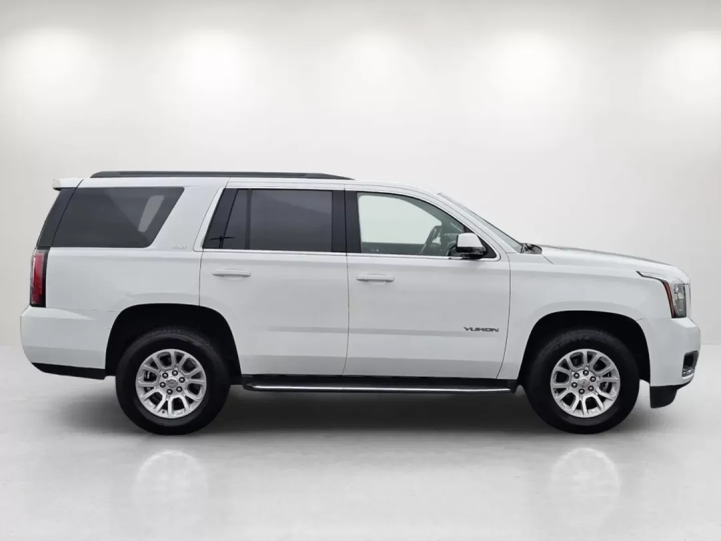 2020 /Jet Black GMC Yukon SLT (1GKS2BKCXLR) with an Other engine, located at 804 22nd Ave, Phenix City, AL, 36870, (334) 297-1860, 32.484749, -85.024475 - Embark on your next family adventure or tackle daily commutes with confidence in this stunning 2020 GMC Yukon SLT, now available at Gils Auto in Phenix City, AL. Whether you're shuttling kids to school, planning a weekend getaway, or simply need a reliable vehicle for your daily travels, this SUV is - Photo#3