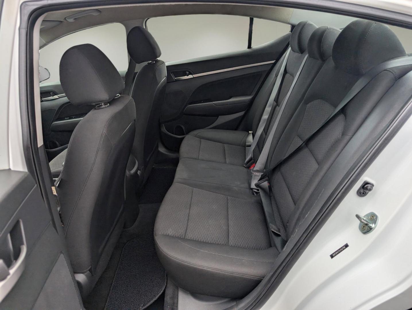 2020 /Black Hyundai Elantra SEL (5NPD84LF5LH) with an Regular Unleaded I-4 2.0 L/122 engine, 1-Speed CVT w/OD transmission, located at 7000 Northlake Connector, Columbus, GA, 31904, (706) 987-8085, 32.524975, -84.978134 - 2020 Hyundai Elantra SEL - Photo#4