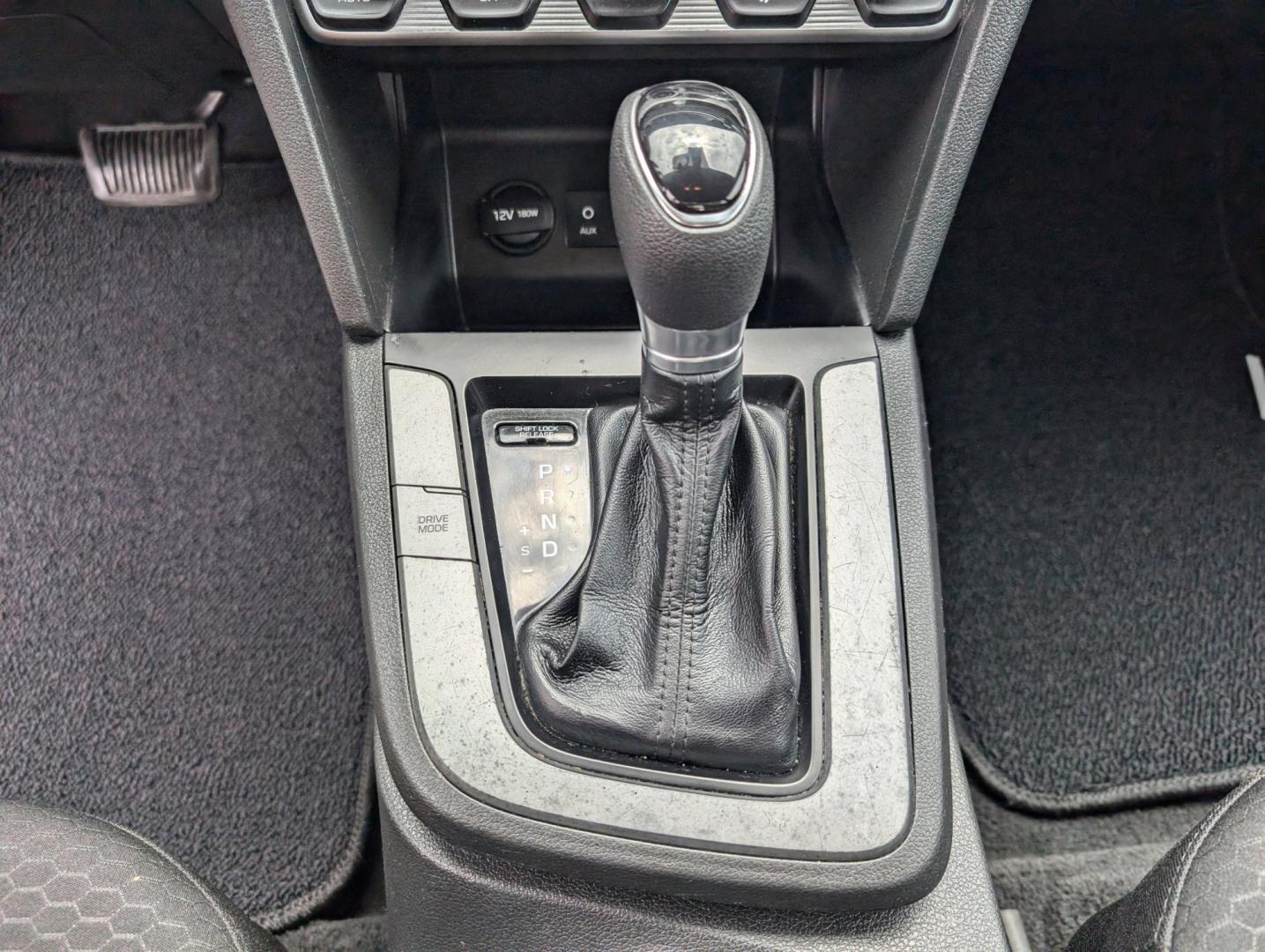2020 /Black Hyundai Elantra SEL (5NPD84LF5LH) with an Regular Unleaded I-4 2.0 L/122 engine, 1-Speed CVT w/OD transmission, located at 7000 Northlake Connector, Columbus, GA, 31904, (706) 987-8085, 32.524975, -84.978134 - 2020 Hyundai Elantra SEL - Photo#7