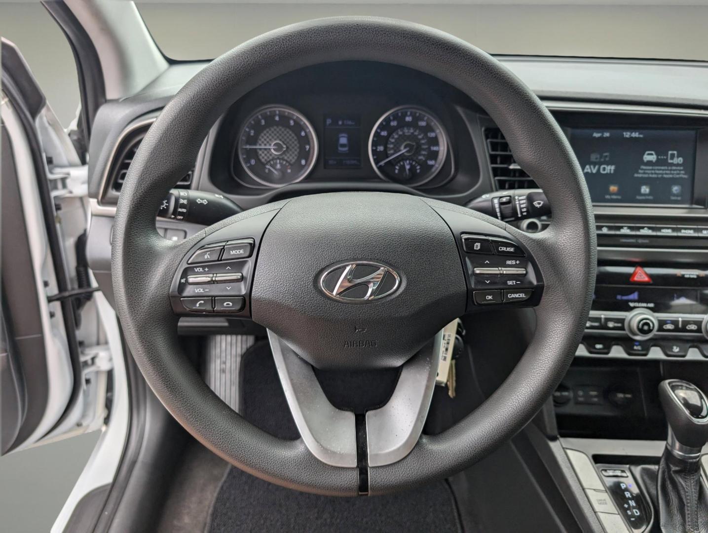 2020 /Black Hyundai Elantra SEL (5NPD84LF5LH) with an Regular Unleaded I-4 2.0 L/122 engine, 1-Speed CVT w/OD transmission, located at 7000 Northlake Connector, Columbus, GA, 31904, (706) 987-8085, 32.524975, -84.978134 - 2020 Hyundai Elantra SEL - Photo#9