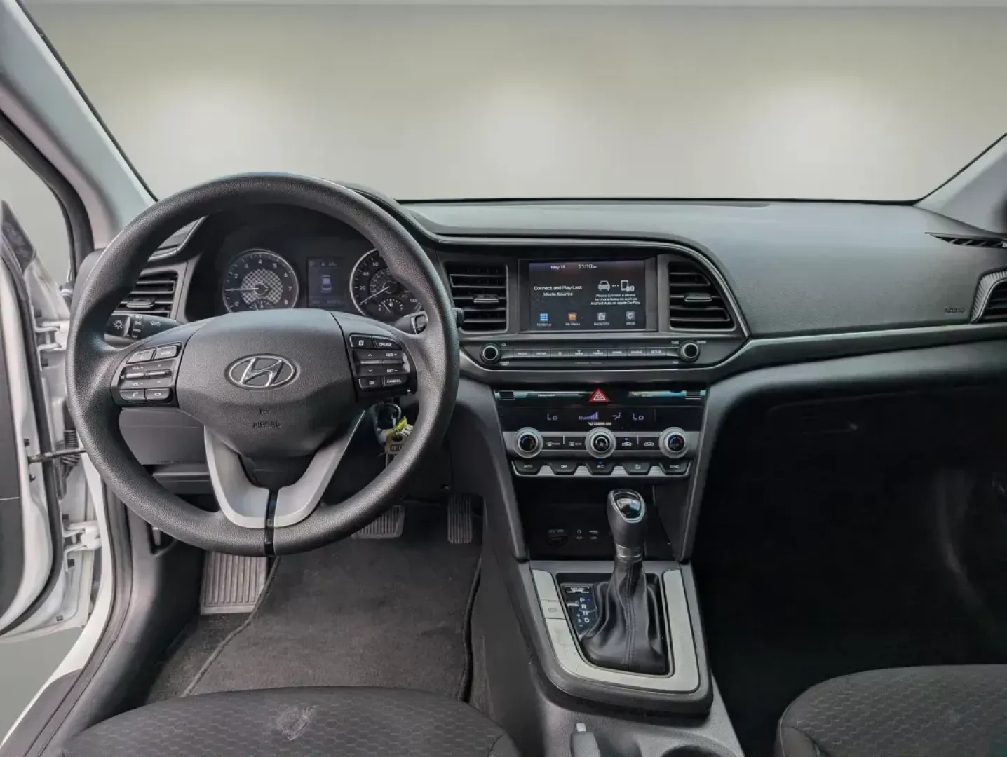 2020 /Black Hyundai Elantra SEL (5NPD84LF8LH) with an Regular Unleaded I-4 2.0 L/122 engine, 1-Speed CVT w/OD transmission, located at 1430 Gateway Drive, Opelika, AL, 36801, (334) 239-0944, 32.637871, -85.409790 - 2020 Hyundai Elantra SEL - Photo#11