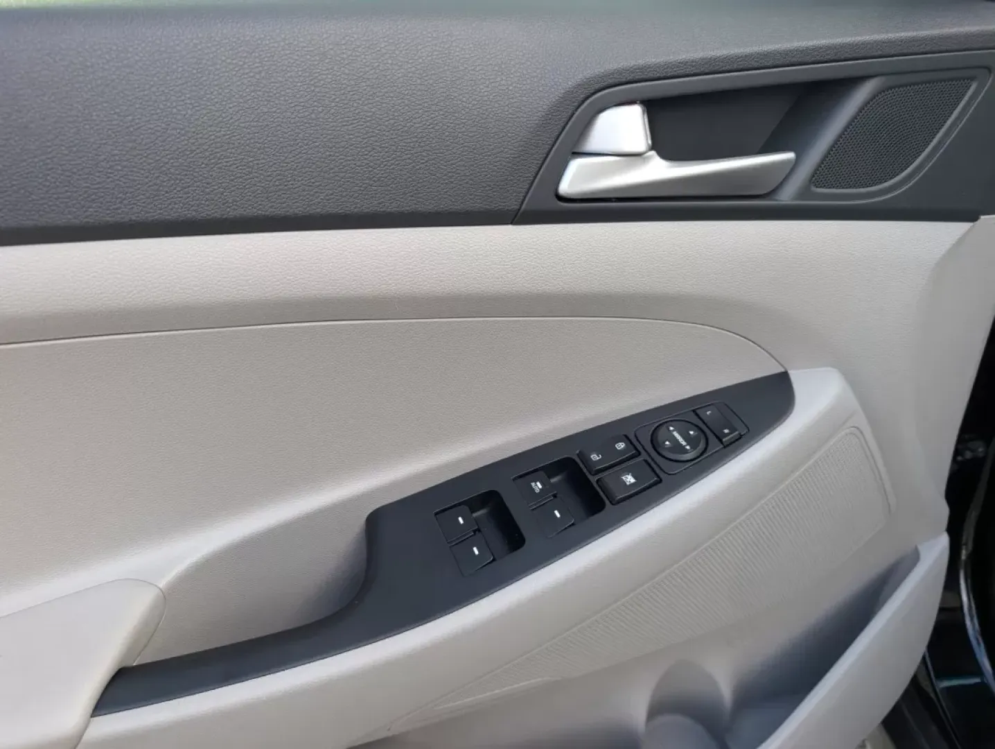 2020 /Gray Hyundai Tucson Value (KM8J3CA44LU) with an Other engine, located at 3959 U.S. 80 W, Phenix City, AL, 36870, (334) 297-4885, 32.469296, -85.135185 - **Discover Your Next Adventure with the 2020 Hyundai Tucson at Gils Auto - Phenix City!**<br /> <br /> Are you ready to elevate your driving experience? Whether you're navigating the bustling streets of Phenix City or embarking on a weekend getaway, the 2020 Hyundai Tucson is perfect for every lifes - Photo#8