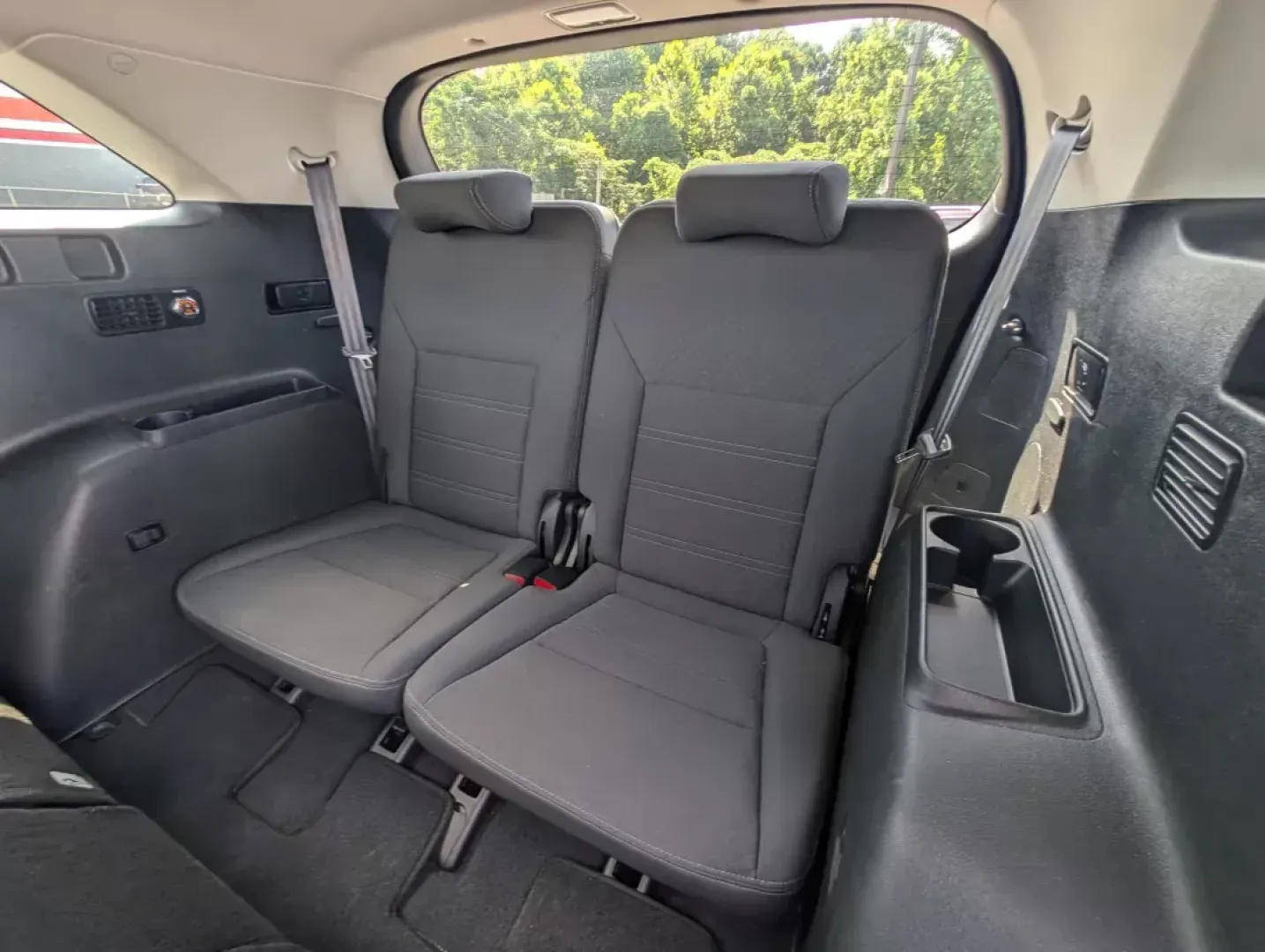 2020 /Black Kia Sorento S V6 (5XYPG4A50LG) with an Other engine, located at 3959 U.S. 80 W, Phenix City, AL, 36870, (334) 297-4885, 32.469296, -85.135185 - **Discover Your Adventurous Side with the 2020 Kia Sorento at Gils Auto - Phenix City!**<br /> <br /> Are you ready to elevate your family outings or weekend adventures? The 2020 Kia Sorento, available at Gils Auto in Phenix City, AL, is the perfect vehicle for those who crave space, comfort, and ve - Photo#10