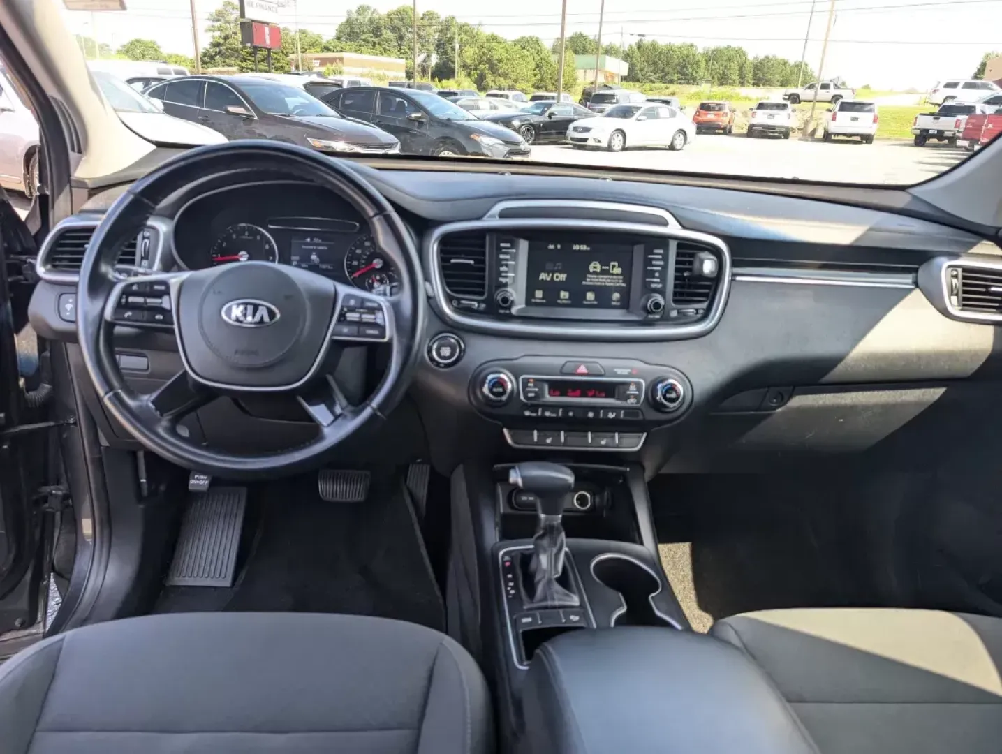 2020 /Black Kia Sorento S V6 (5XYPG4A50LG) with an Other engine, located at 3959 U.S. 80 W, Phenix City, AL, 36870, (334) 297-4885, 32.469296, -85.135185 - **Discover Your Adventurous Side with the 2020 Kia Sorento at Gils Auto - Phenix City!**<br /> <br /> Are you ready to elevate your family outings or weekend adventures? The 2020 Kia Sorento, available at Gils Auto in Phenix City, AL, is the perfect vehicle for those who crave space, comfort, and ve - Photo#12
