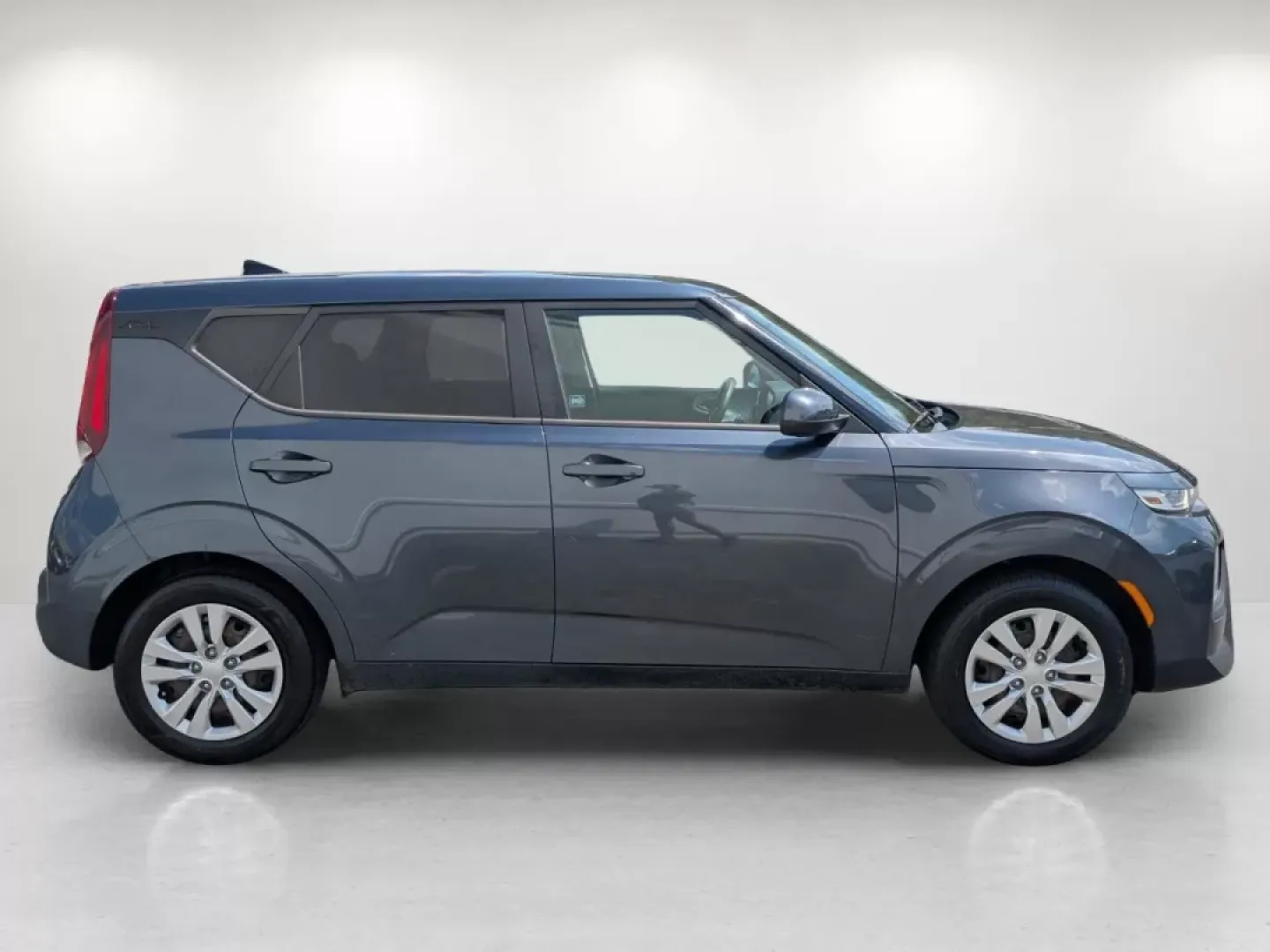 2020 /Black Kia Soul LX (KNDJ23AU7L7) with an Other engine, located at 5115 14th Ave., Columbus, GA, 31904, (706) 323-0345, 32.511494, -84.971046 - **Discover Your Next Adventure: 2020 Kia Soul LX at Gils Auto in Phenix City!**<br /> <br /> Are you ready to elevate your daily commute and weekend getaways? The 2020 Kia Soul LX is the perfect hatchback for those who seek versatility without compromising style. With its spacious interior, advanced - Photo#3