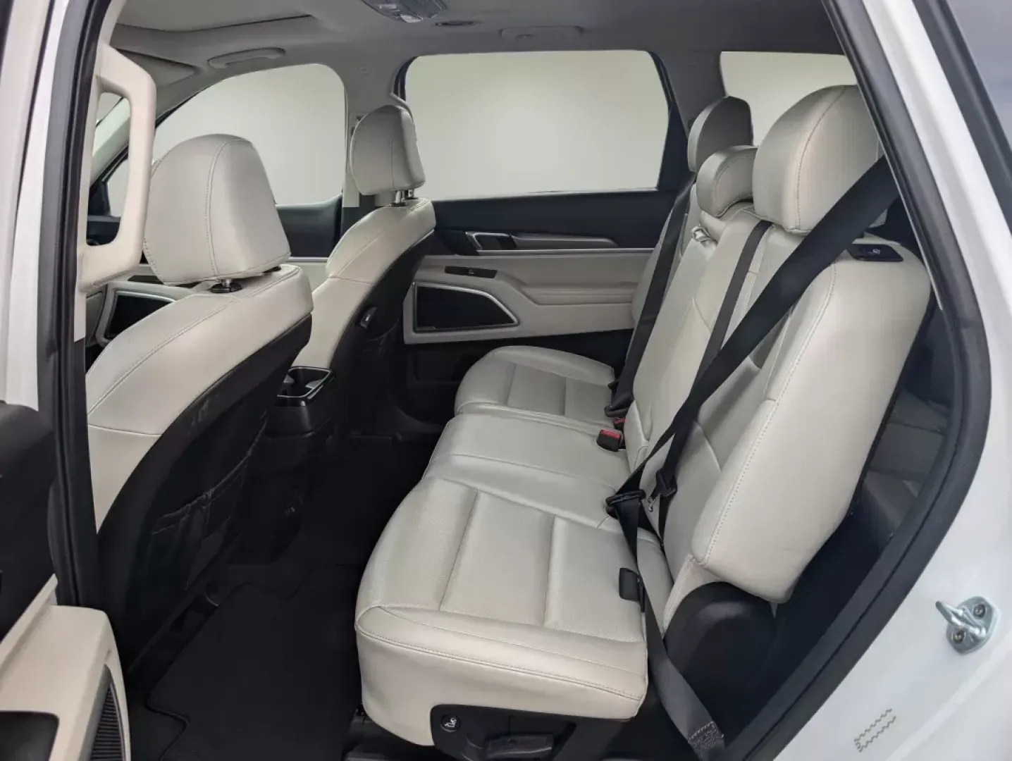 2020 /Gray Kia Telluride S (5XYP6DHC3LG) with an Other engine, located at 1430 Gateway Drive, Opelika, AL, 36801, (334) 239-0944, 32.637871, -85.409790 - **Experience Adventure and Comfort with the 2020 Kia Telluride at Gils Auto in Phenix City, AL!**<br /> <br /> If you're seeking a vehicle that seamlessly combines adventure with everyday practicality, look no further than the stunning 2020 Kia Telluride. Perfect for growing families or anyone who l - Photo#10