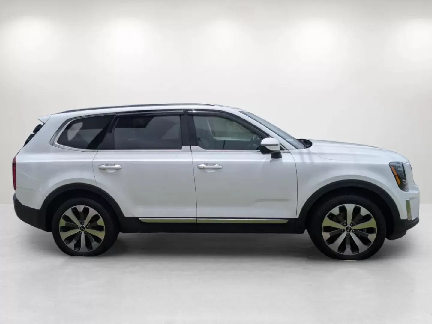 2020 /Black Kia Telluride S (5XYP64HC0LG) with an Other engine, located at 1430 Gateway Drive, Opelika, AL, 36801, (334) 239-0944, 32.637871, -85.409790 - ### Discover Your Next Adventure with the 2020 Kia Telluride at Gils Auto!<br /> <br /> If you're searching for the perfect vehicle to elevate your family's adventures or streamline your daily commute, look no further than the stunning **2020 Kia Telluride** available at **Gils Auto** in **Phenix Ci - Photo#3