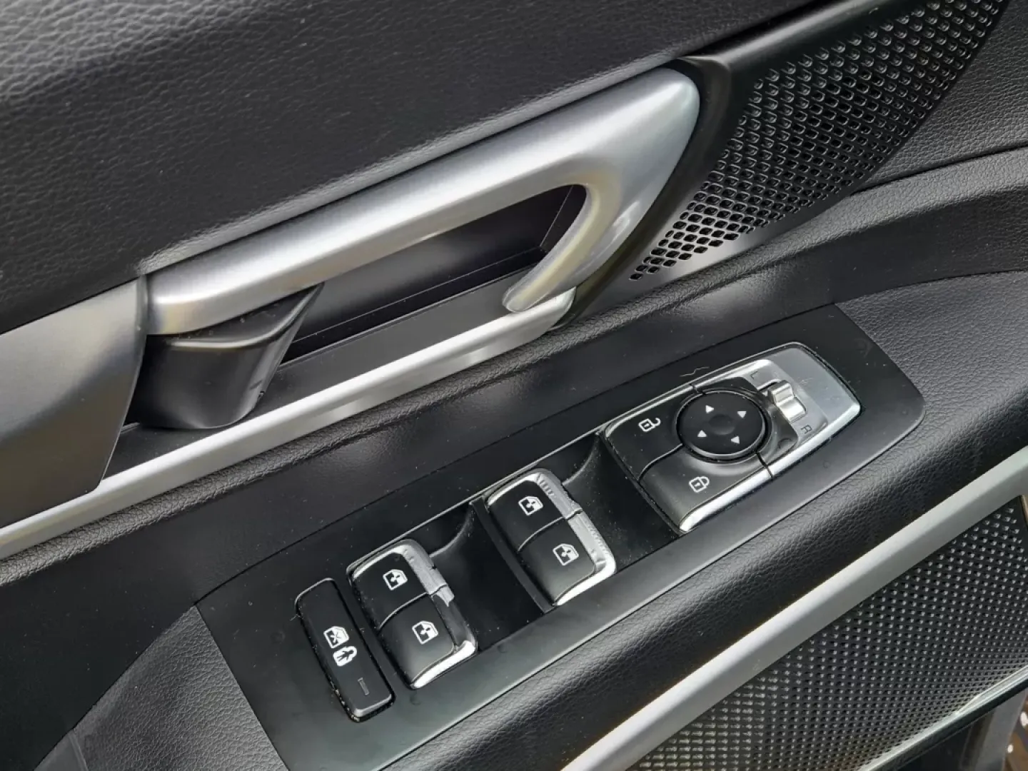 2020 /Black Kia Telluride S (5XYP64HC7LG) with an Other engine, located at 3959 U.S. 80 W, Phenix City, AL, 36870, (334) 297-4885, 32.469296, -85.135185 - Are you ready to elevate your family adventures or streamline your daily commute? Look no further than this impressive 2020 Kia Telluride S, available now at Gils Auto in Phenix City, AL. With its spacious 8-passenger seating and versatile features, this SUV is perfect for growing families, weekend - Photo#11