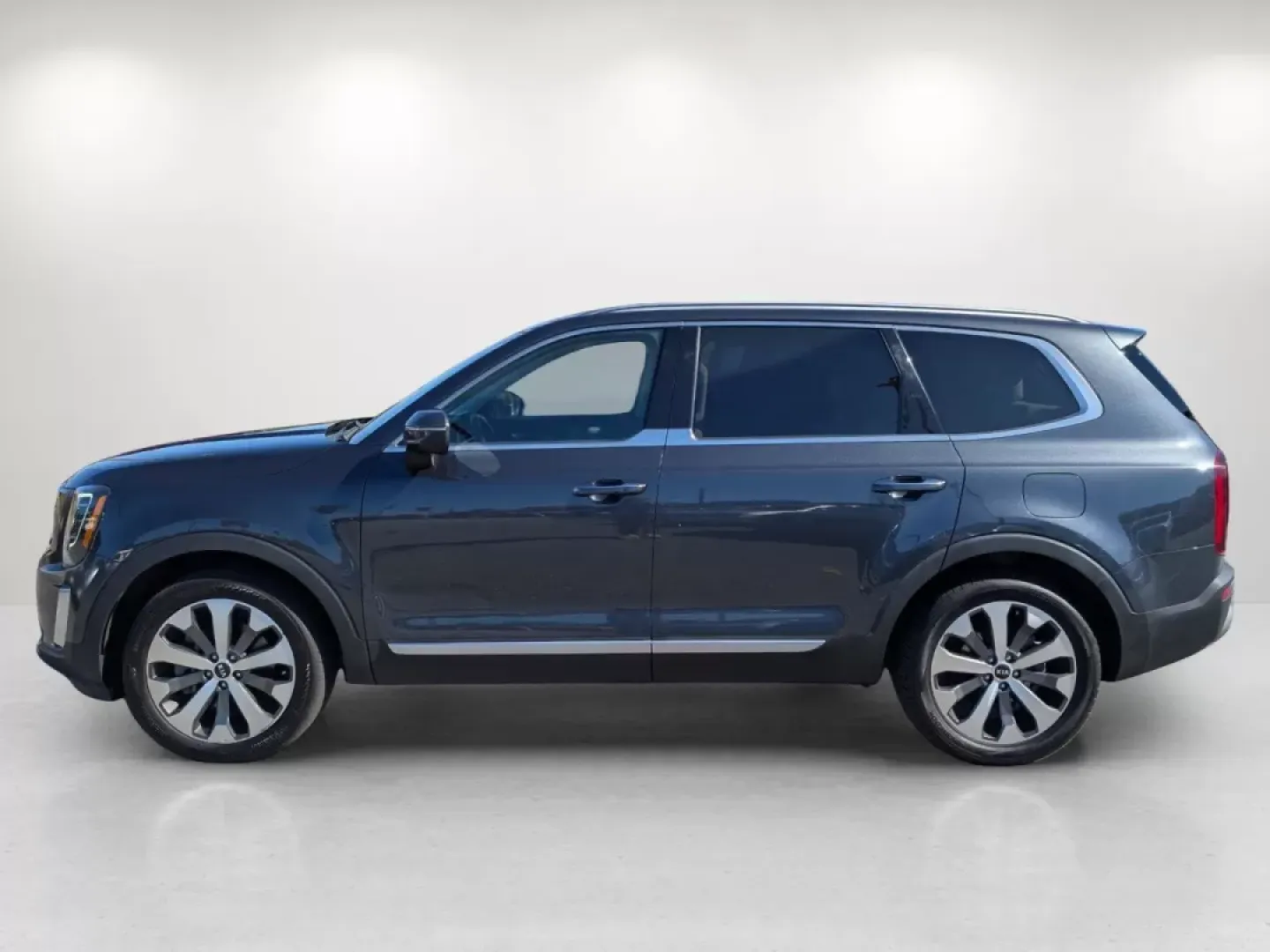 2020 /Gray Kia Telluride S (5XYP64HC6LG) with an Other engine, located at 3959 U.S. 80 W, Phenix City, AL, 36870, (334) 297-4885, 32.469296, -85.135185 - **Elevate Your Family Adventures with the 2020 Kia Telluride S at Gils Auto!**<br /> <br /> Searching for a reliable, spacious SUV that seamlessly fits into your family's active lifestyle? Look no further than the stunning 2020 Kia Telluride S, available now at Gils Auto in Phenix City, AL. This met - Photo#7