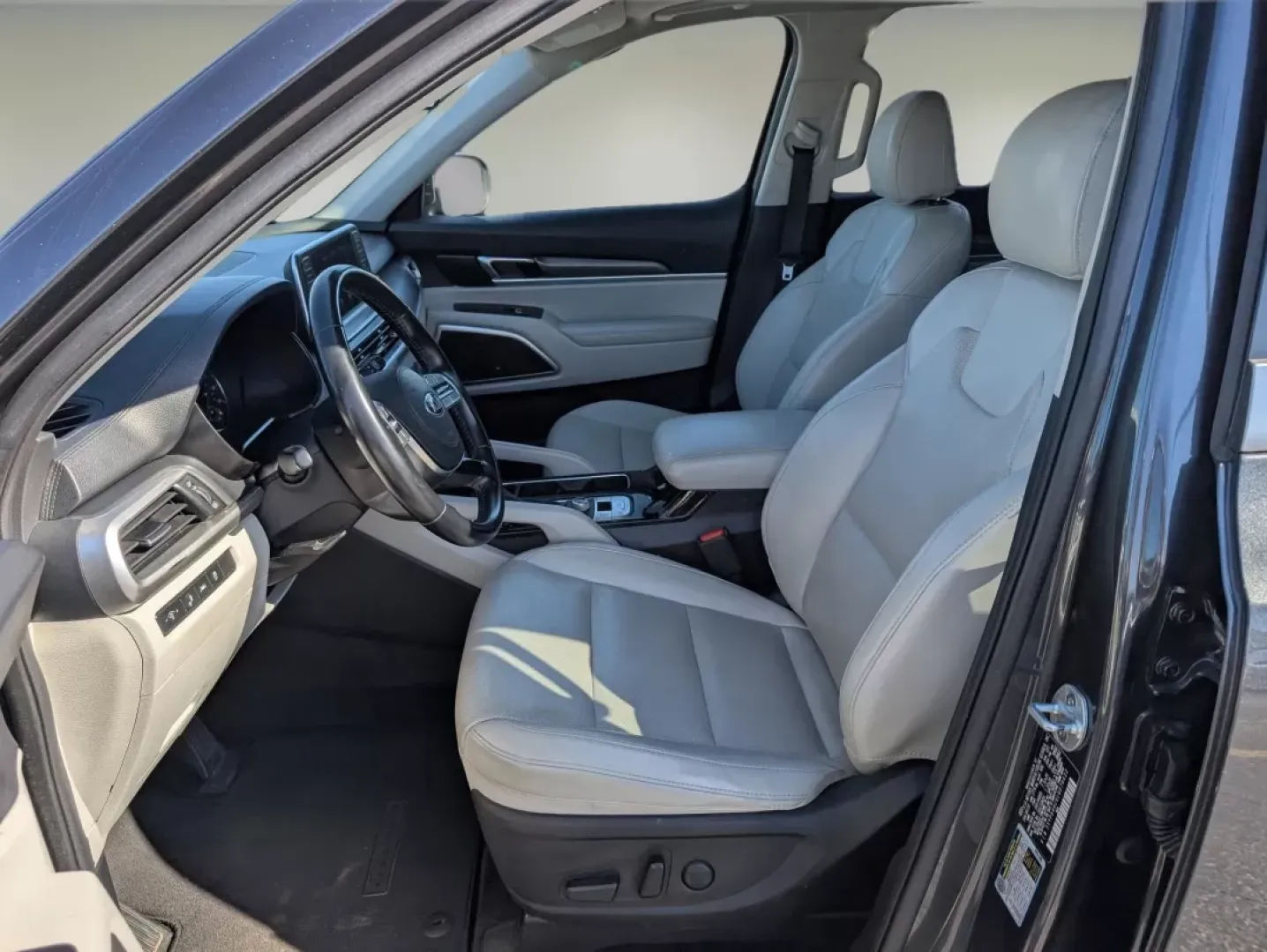 2020 /Gray Kia Telluride S (5XYP64HC6LG) with an Other engine, located at 3959 U.S. 80 W, Phenix City, AL, 36870, (334) 297-4885, 32.469296, -85.135185 - **Elevate Your Family Adventures with the 2020 Kia Telluride S at Gils Auto!**<br /> <br /> Searching for a reliable, spacious SUV that seamlessly fits into your family's active lifestyle? Look no further than the stunning 2020 Kia Telluride S, available now at Gils Auto in Phenix City, AL. This met - Photo#9