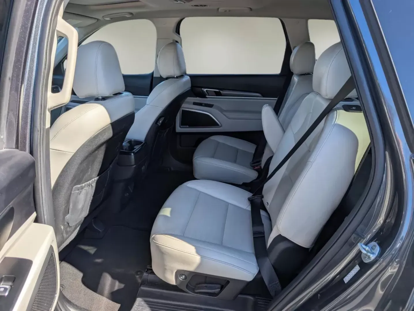 2020 /Gray Kia Telluride S (5XYP64HC6LG) with an Other engine, located at 3959 U.S. 80 W, Phenix City, AL, 36870, (334) 297-4885, 32.469296, -85.135185 - **Elevate Your Family Adventures with the 2020 Kia Telluride S at Gils Auto!**<br /> <br /> Searching for a reliable, spacious SUV that seamlessly fits into your family's active lifestyle? Look no further than the stunning 2020 Kia Telluride S, available now at Gils Auto in Phenix City, AL. This met - Photo#10