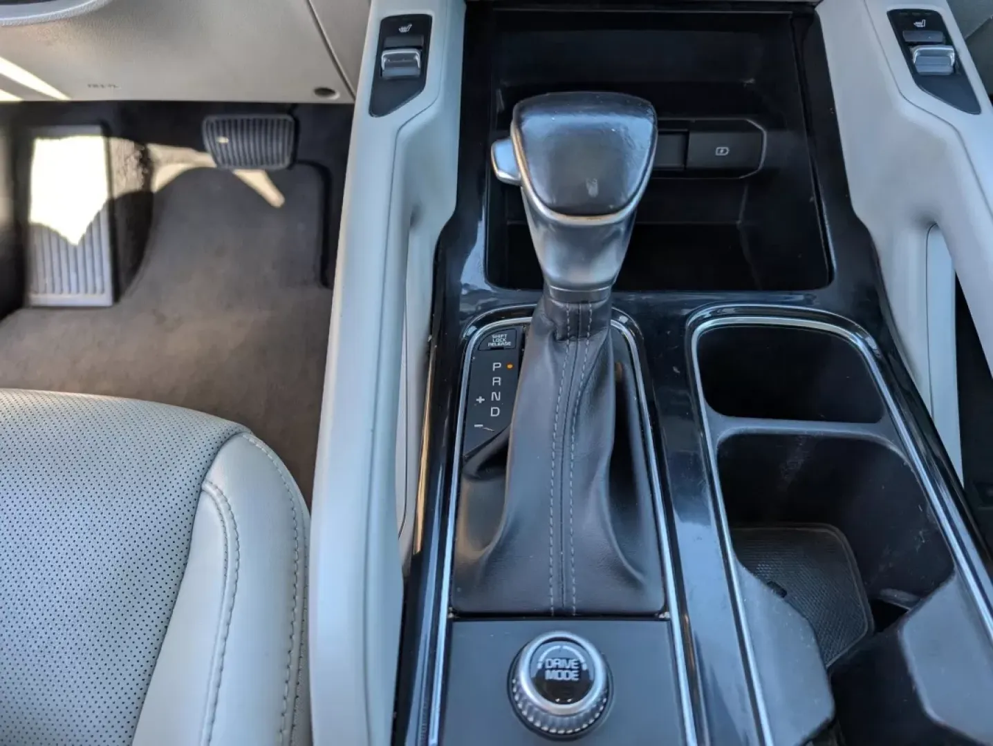 2020 /Gray Kia Telluride S (5XYP64HC6LG) with an Other engine, located at 3959 U.S. 80 W, Phenix City, AL, 36870, (334) 297-4885, 32.469296, -85.135185 - **Elevate Your Family Adventures with the 2020 Kia Telluride S at Gils Auto!**<br /> <br /> Searching for a reliable, spacious SUV that seamlessly fits into your family's active lifestyle? Look no further than the stunning 2020 Kia Telluride S, available now at Gils Auto in Phenix City, AL. This met - Photo#14