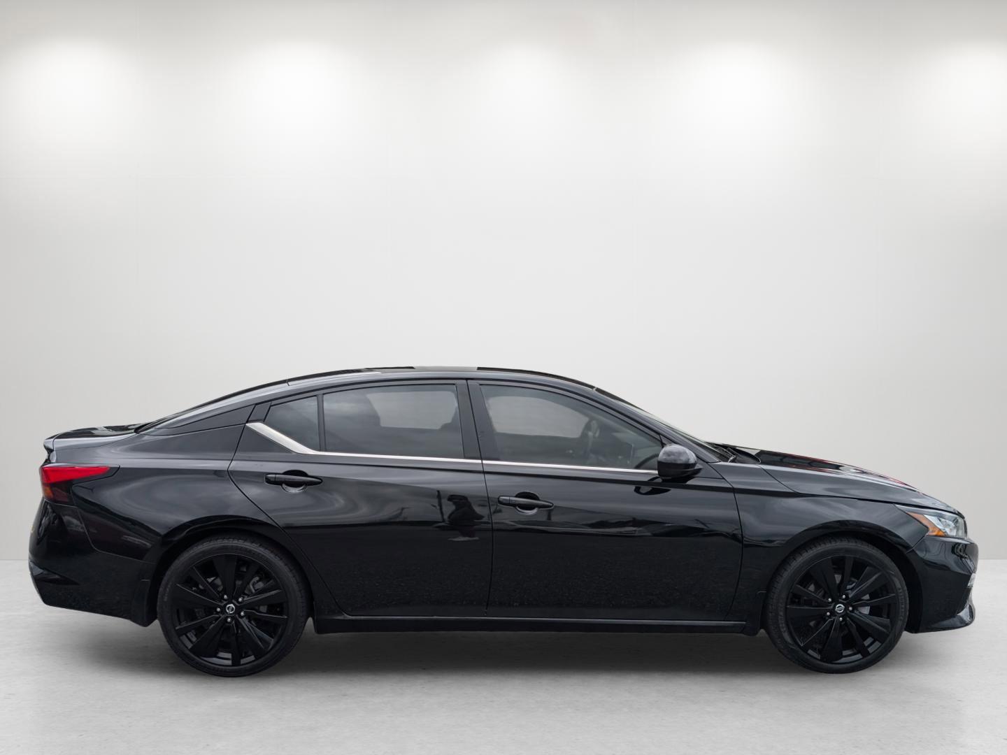 2020 /Sport Nissan Altima 2.5 SR (1N4BL4CV8LN) with an Regular Unleaded I-4 2.5 L/152 engine, 1-Speed CVT w/OD transmission, located at 5115 14th Ave., Columbus, GA, 31904, (706) 323-0345, 32.511494, -84.971046 - 2020 Nissan Altima 2.5 SR - Photo#5