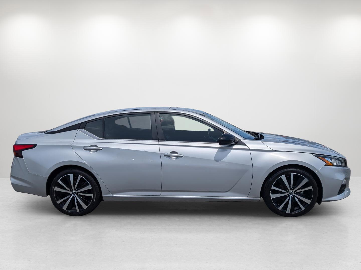 2020 /Sport Nissan Altima 2.5 SR (1N4BL4CVXLC) with an Regular Unleaded I-4 2.5 L/152 engine, 1-Speed CVT w/OD transmission, located at 5115 14th Ave., Columbus, GA, 31904, (706) 323-0345, 32.511494, -84.971046 - 2020 Nissan Altima 2.5 SR - Photo#5