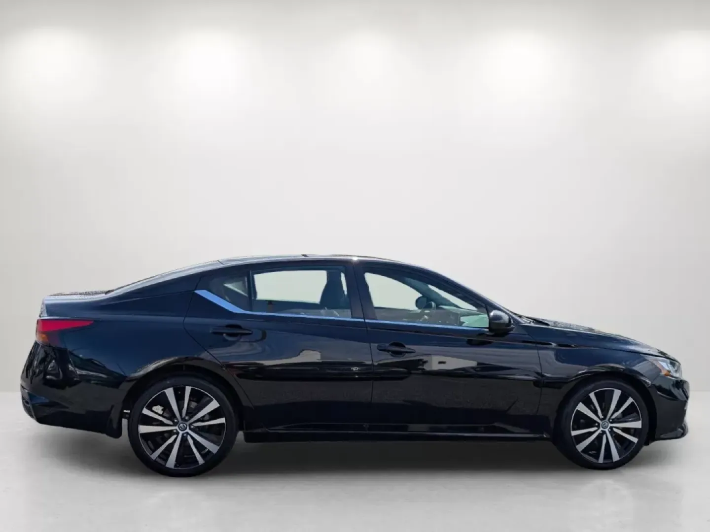 2020 /Sport Nissan Altima 2.5 SR (1N4BL4CV3LC) with an Other engine, located at 5115 14th Ave., Columbus, GA, 31904, (706) 323-0345, 32.511494, -84.971046 - ### Discover the 2020 Nissan Altima 2.5 SR - Your Perfect Adventure Companion!<br /> <br /> Imagine breezing through the streets of Phenix City, AL, in a stylish and reliable sedan that seamlessly transitions from busy commutes to weekend getaways. The 2020 Nissan Altima 2.5 SR, available now at Gil - Photo#3