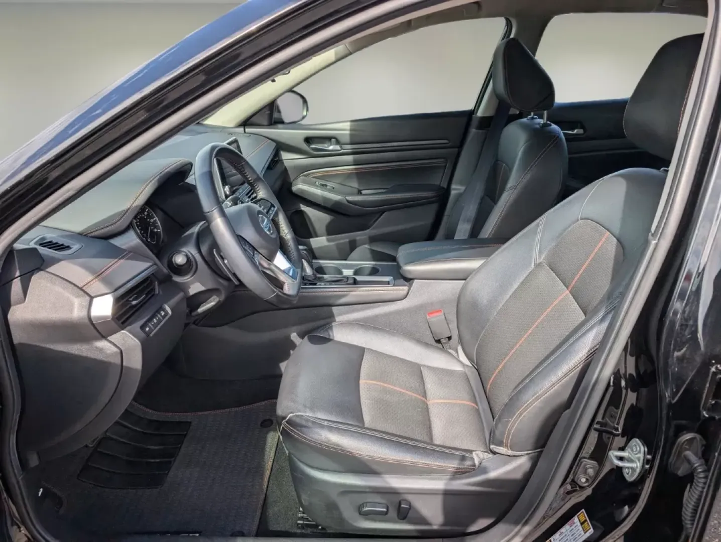 2020 /Sport Nissan Altima 2.5 SR (1N4BL4CV3LC) with an Other engine, located at 5115 14th Ave., Columbus, GA, 31904, (706) 323-0345, 32.511494, -84.971046 - ### Discover the 2020 Nissan Altima 2.5 SR - Your Perfect Adventure Companion!<br /> <br /> Imagine breezing through the streets of Phenix City, AL, in a stylish and reliable sedan that seamlessly transitions from busy commutes to weekend getaways. The 2020 Nissan Altima 2.5 SR, available now at Gil - Photo#9