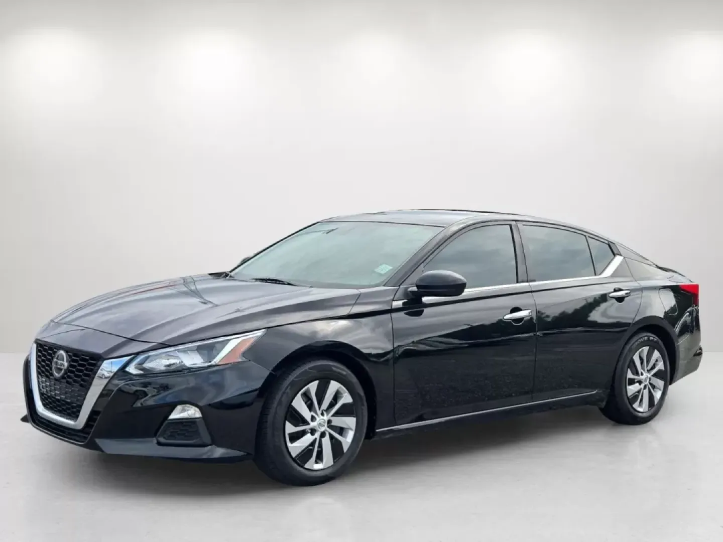 2020 /Charcoal Nissan Altima 2.5 S (1N4BL4BV2LC) with an Other engine, located at 3959 U.S. 80 W, Phenix City, AL, 36870, (334) 297-4885, 32.469296, -85.135185 - Discover the perfect blend of style, comfort, and reliability with the 2020 Nissan Altima 2.5 S, an ideal sedan for both daily commuters and growing families. This vehicle not only elevates your driving experience but also enhances your lifestyle with its impressive features and fuel efficiency. At - Photo#1