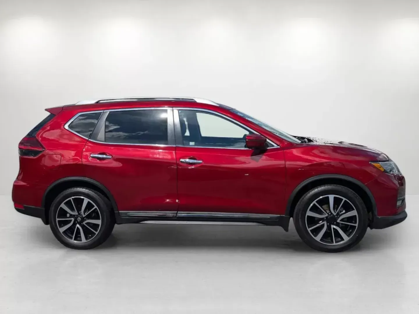 2020 /Charcoal Nissan Rogue SL (5N1AT2MT1LC) with an Regular Unleaded I-4 2.5 L/152 engine, 1-Speed CVT w/OD transmission, located at 804 22nd Ave, Phenix City, AL, 36870, (334) 297-1860, 32.484749, -85.024475 - 2020 Nissan Rogue SL - Photo#3