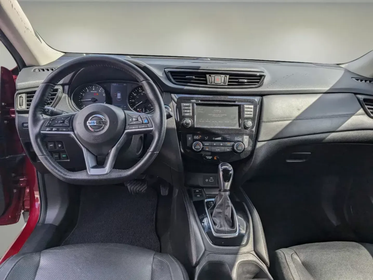 2020 /Charcoal Nissan Rogue SL (5N1AT2MT1LC) with an Regular Unleaded I-4 2.5 L/152 engine, 1-Speed CVT w/OD transmission, located at 804 22nd Ave, Phenix City, AL, 36870, (334) 297-1860, 32.484749, -85.024475 - 2020 Nissan Rogue SL - Photo#11