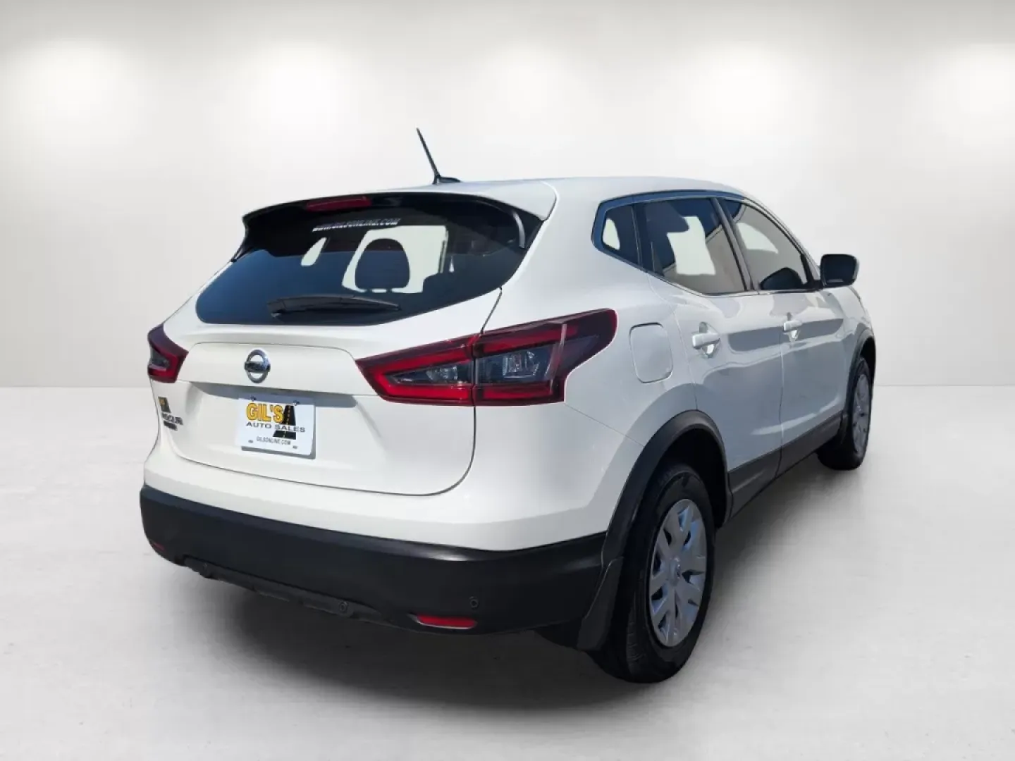 2020 /Charcoal Nissan Rogue S (JN1BJ1CV8LW) with an Other engine, located at 1430 Gateway Drive, Opelika, AL, 36801, (334) 239-0944, 32.637871, -85.409790 - Explore the perfect blend of adventure and practicality with this 2020 Nissan Rogue S, now available at Gils Auto in Phenix City, AL. Whether you're a growing family looking for a reliable SUV for school runs or weekend getaways, or a budget-conscious buyer needing a dependable vehicle, this Rogue i - Photo#4