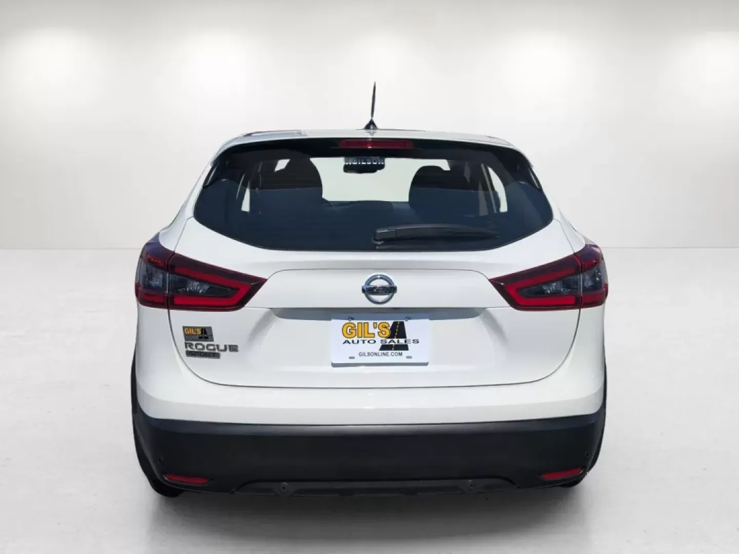 2020 /Charcoal Nissan Rogue S (JN1BJ1CV8LW) with an Other engine, located at 1430 Gateway Drive, Opelika, AL, 36801, (334) 239-0944, 32.637871, -85.409790 - Explore the perfect blend of adventure and practicality with this 2020 Nissan Rogue S, now available at Gils Auto in Phenix City, AL. Whether you're a growing family looking for a reliable SUV for school runs or weekend getaways, or a budget-conscious buyer needing a dependable vehicle, this Rogue i - Photo#5