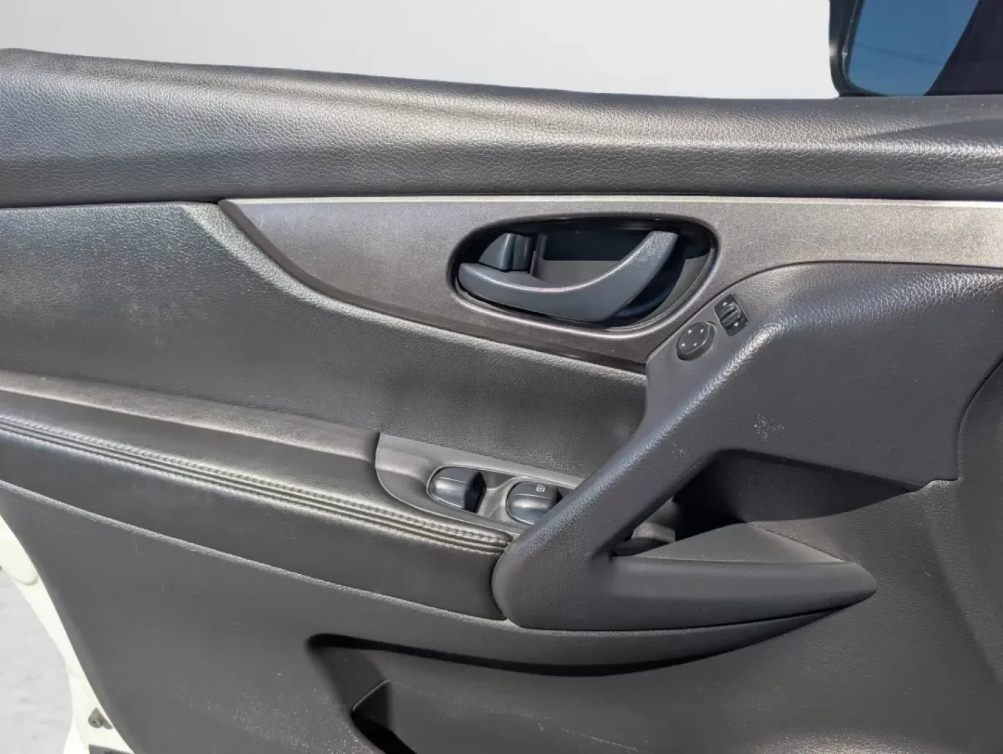 2020 /Charcoal Nissan Rogue S (JN1BJ1CV8LW) with an Other engine, located at 1430 Gateway Drive, Opelika, AL, 36801, (334) 239-0944, 32.637871, -85.409790 - Explore the perfect blend of adventure and practicality with this 2020 Nissan Rogue S, now available at Gils Auto in Phenix City, AL. Whether you're a growing family looking for a reliable SUV for school runs or weekend getaways, or a budget-conscious buyer needing a dependable vehicle, this Rogue i - Photo#8