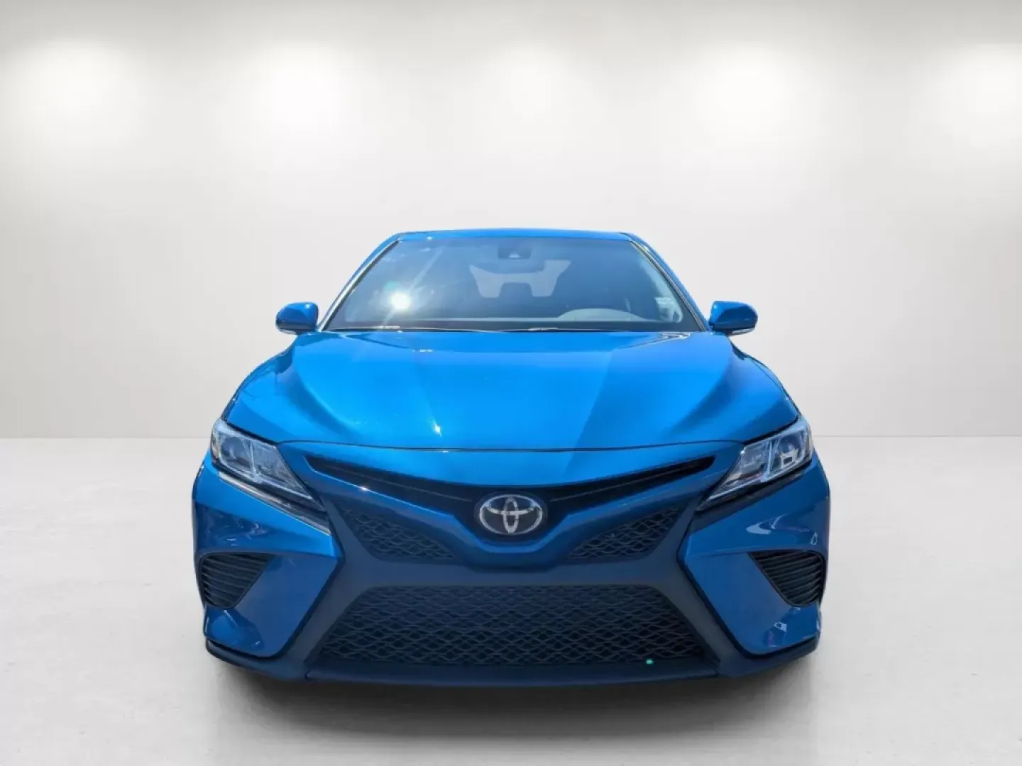 2020 Toyota Camry SE (4T1M11AK2LU) with an Other engine, located at 1430 Gateway Drive, Opelika, AL, 36801, (334) 239-0944, 32.637871, -85.409790 - Are you ready to elevate your daily commute and weekend adventures? Introducing the 2020 Toyota Camry SE available at Gils Auto in Phenix City, AL, your trusted buy here pay here dealership. With its sleek blue exterior and advanced technology features, this sedan is perfect for budget-conscious buy - Photo#2