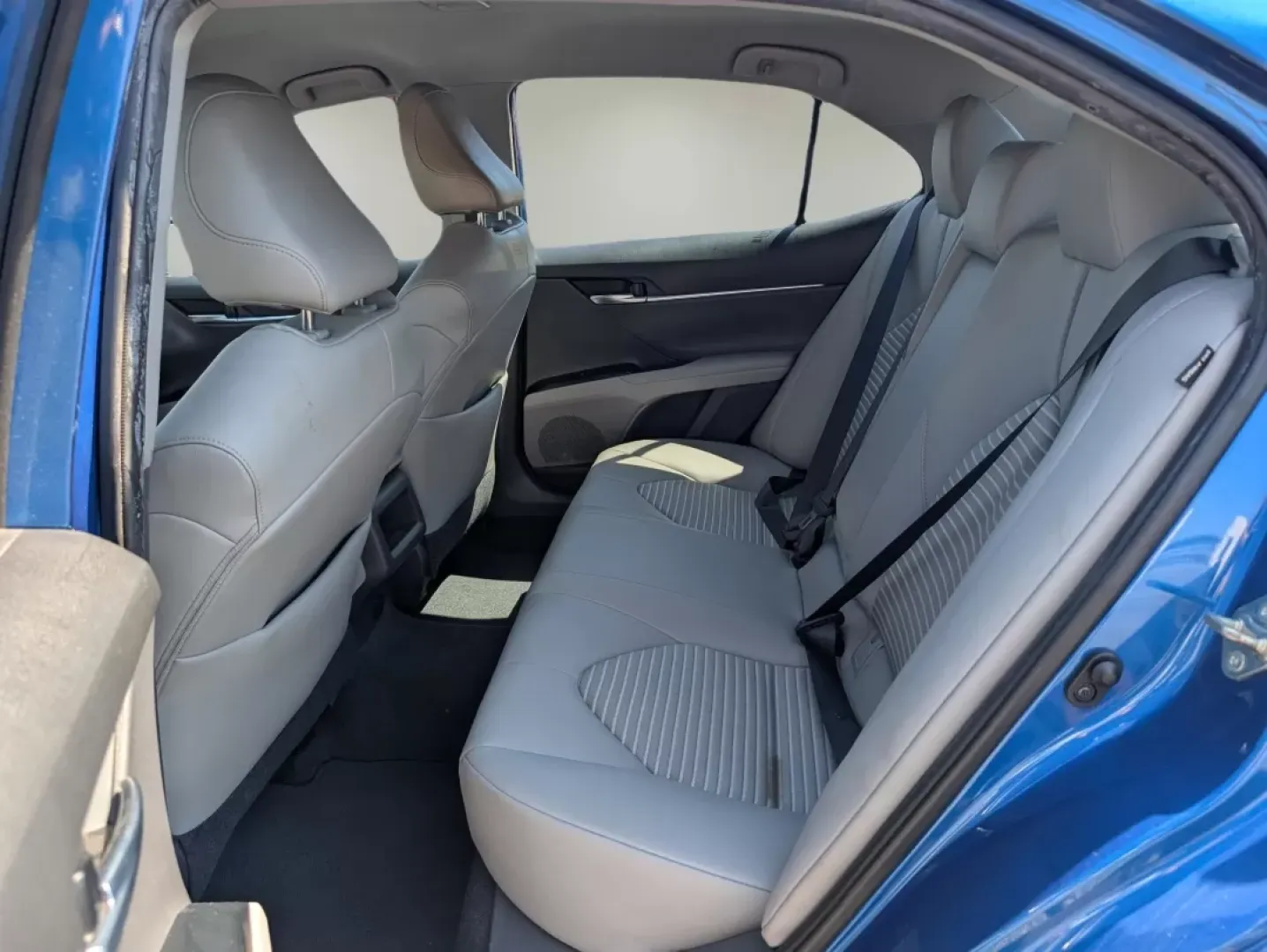2020 Toyota Camry SE (4T1M11AK2LU) with an Other engine, located at 1430 Gateway Drive, Opelika, AL, 36801, (334) 239-0944, 32.637871, -85.409790 - Are you ready to elevate your daily commute and weekend adventures? Introducing the 2020 Toyota Camry SE available at Gils Auto in Phenix City, AL, your trusted buy here pay here dealership. With its sleek blue exterior and advanced technology features, this sedan is perfect for budget-conscious buy - Photo#11