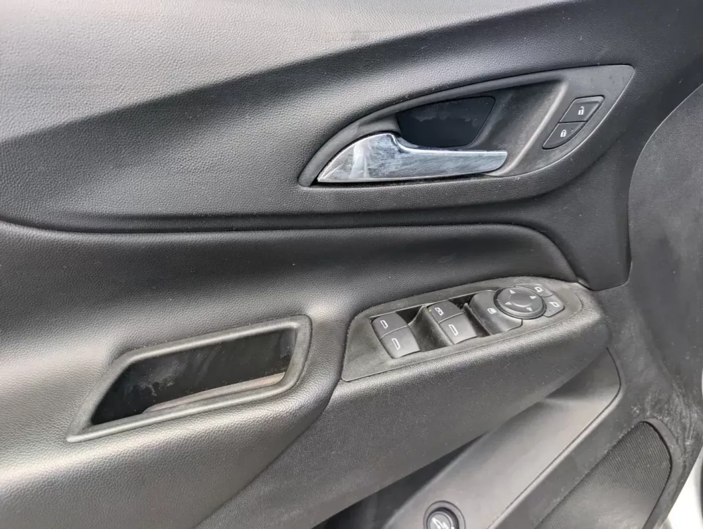 2021 /Jet Black Chevrolet Equinox LT (3GNAXJEV6MS) with an Turbocharged Gas I4 1.5L/92 engine, 6-Speed Automatic transmission, located at 3959 U.S. 80 W, Phenix City, AL, 36870, (334) 297-4885, 32.469296, -85.135185 - 2021 Chevrolet Equinox LT - Photo#8