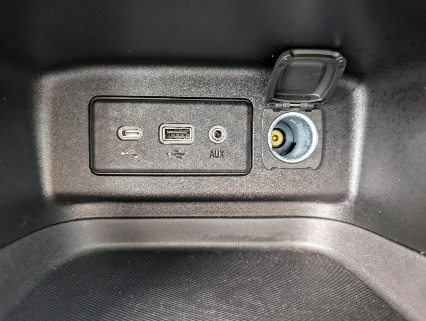 2021 /Medium Ash Gray Chevrolet Equinox LS (2GNAXHEV0M6) with an Turbocharged Gas I4 1.5L/92 engine, 6-Speed Automatic transmission, located at 521 Old Farm Lane Rd, Prattville, AL, 36066, (334) 325-1505, 32.482460, -86.416367 - 2021 Chevrolet Equinox LS - Photo#14