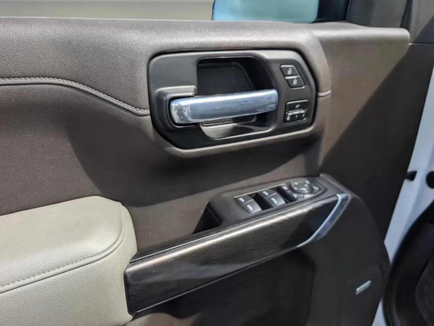 2021 /Gideon/Very Dark Atmosphere Chevrolet Silverado 1500 LTZ (3GCUYGED7MG) with an Gas V8 5.3L/325 engine, 8-Speed Automatic transmission, located at 7000 Northlake Connector, Columbus, GA, 31904, (706) 987-8085, 32.524975, -84.978134 - 2021 Chevrolet Silverado 1500 LTZ - Photo#8