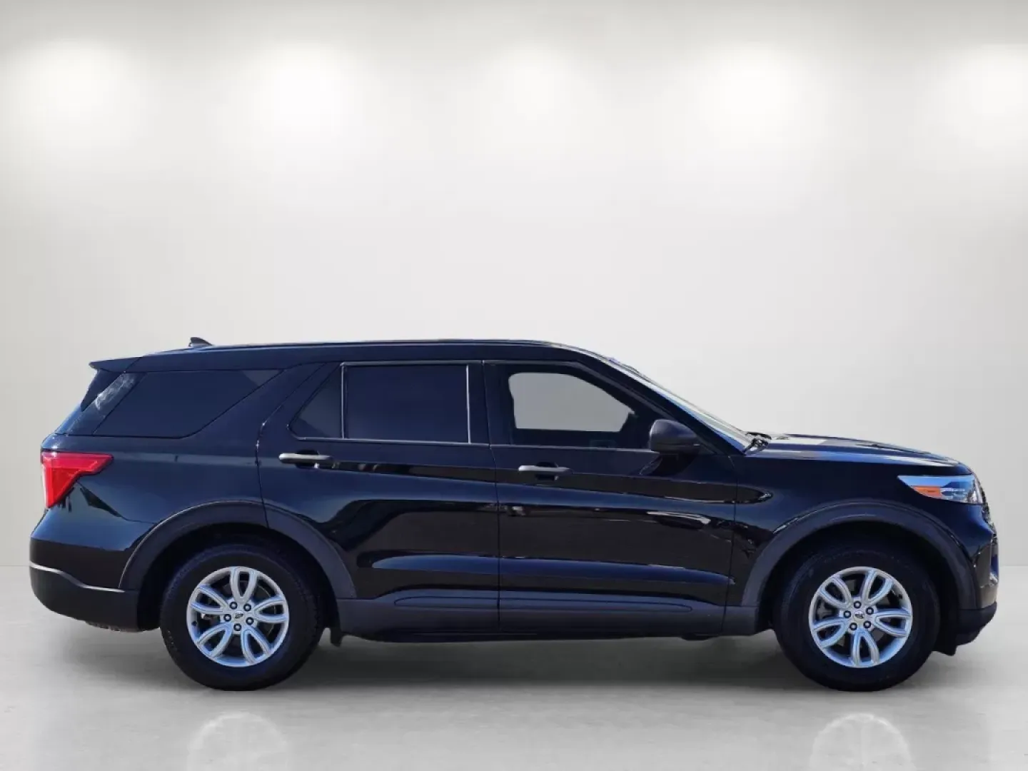 2021 Ford Explorer Base (1FMSK7BH0MG) with an Other engine, located at 521 Old Farm Lane Rd, Prattville, AL, 36066, (334) 325-1505, 32.482460, -86.416367 - **Adventure Awaits with the 2021 Ford Explorer! Perfectly Equipped for Families and Road Trips!**<br /> <br /> Are you ready to elevate your family adventures or daily commutes? Look no further than this stunning 2021 Ford Explorer, available now at Gils Auto in Prattville, AL. This versatile SUV, w - Photo#4