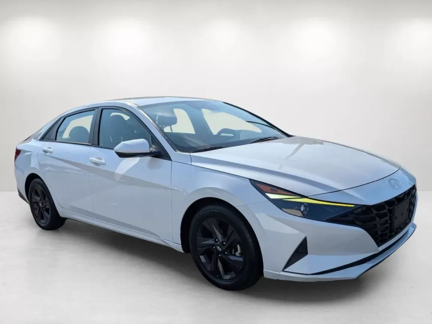 2021 /Medium Gray Hyundai Elantra SEL (5NPLM4AGXMH) with an Other engine, located at 3959 U.S. 80 W, Phenix City, AL, 36870, (334) 297-4885, 32.469296, -85.135185 - 2021 Hyundai Elantra SEL - Photo#2